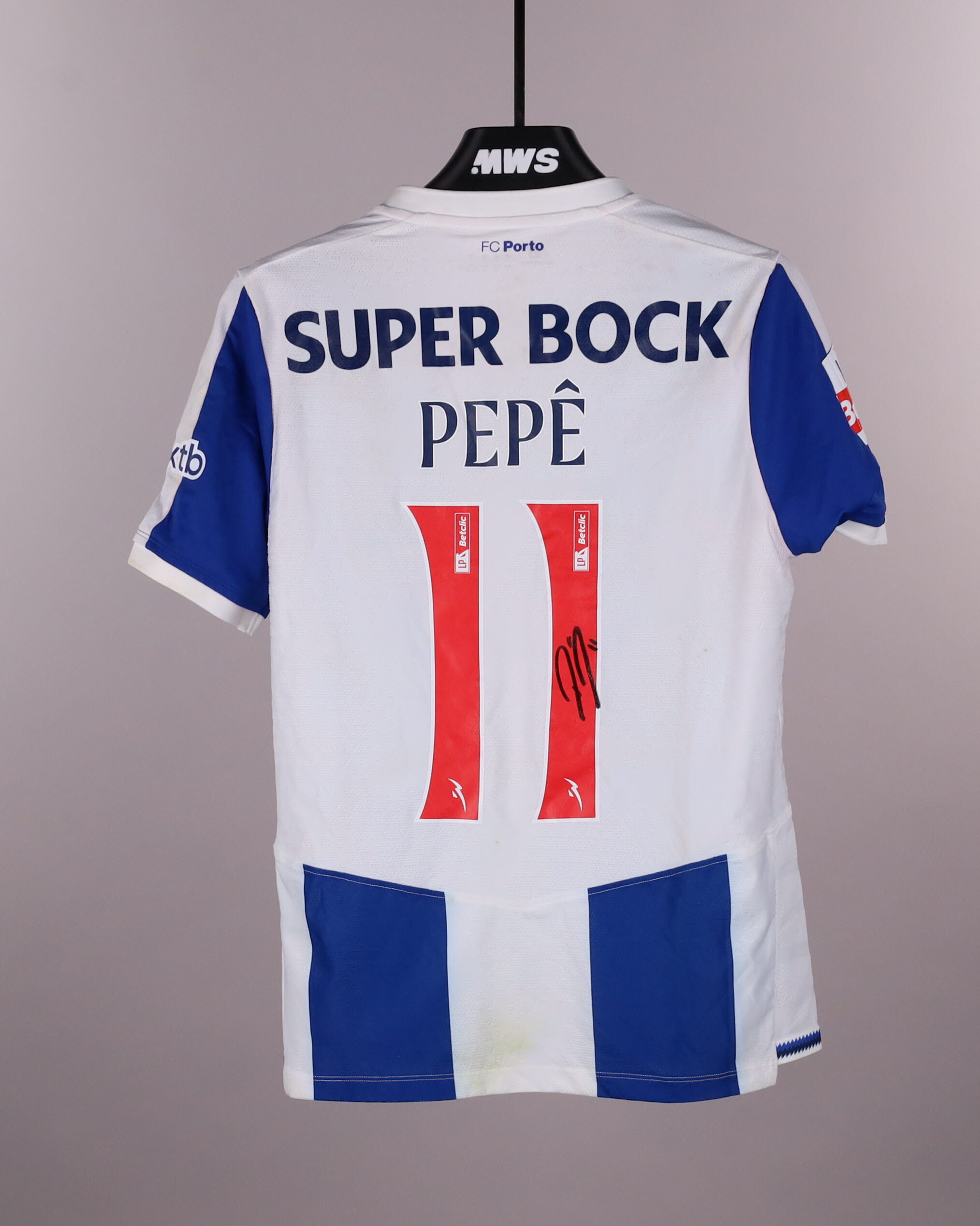 Pepê FC Porto shirt