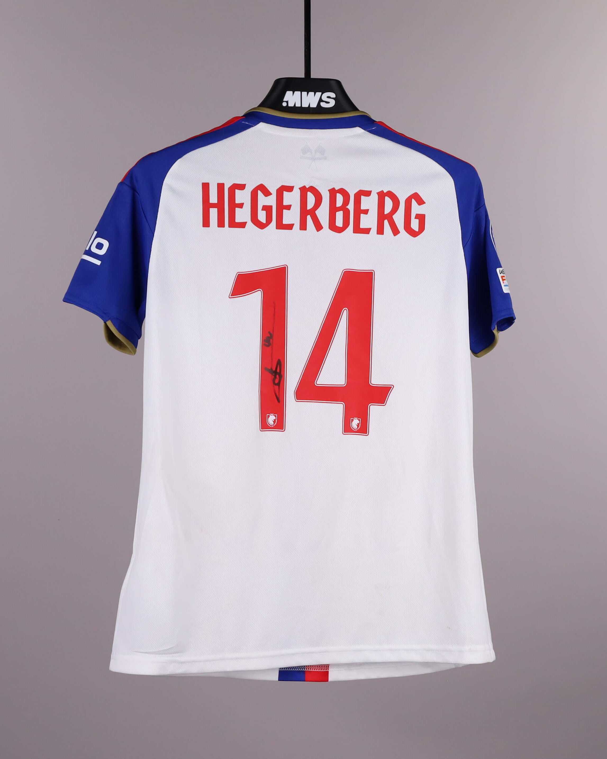 Ada Hegerberg OL Lyonnes のシャツ
