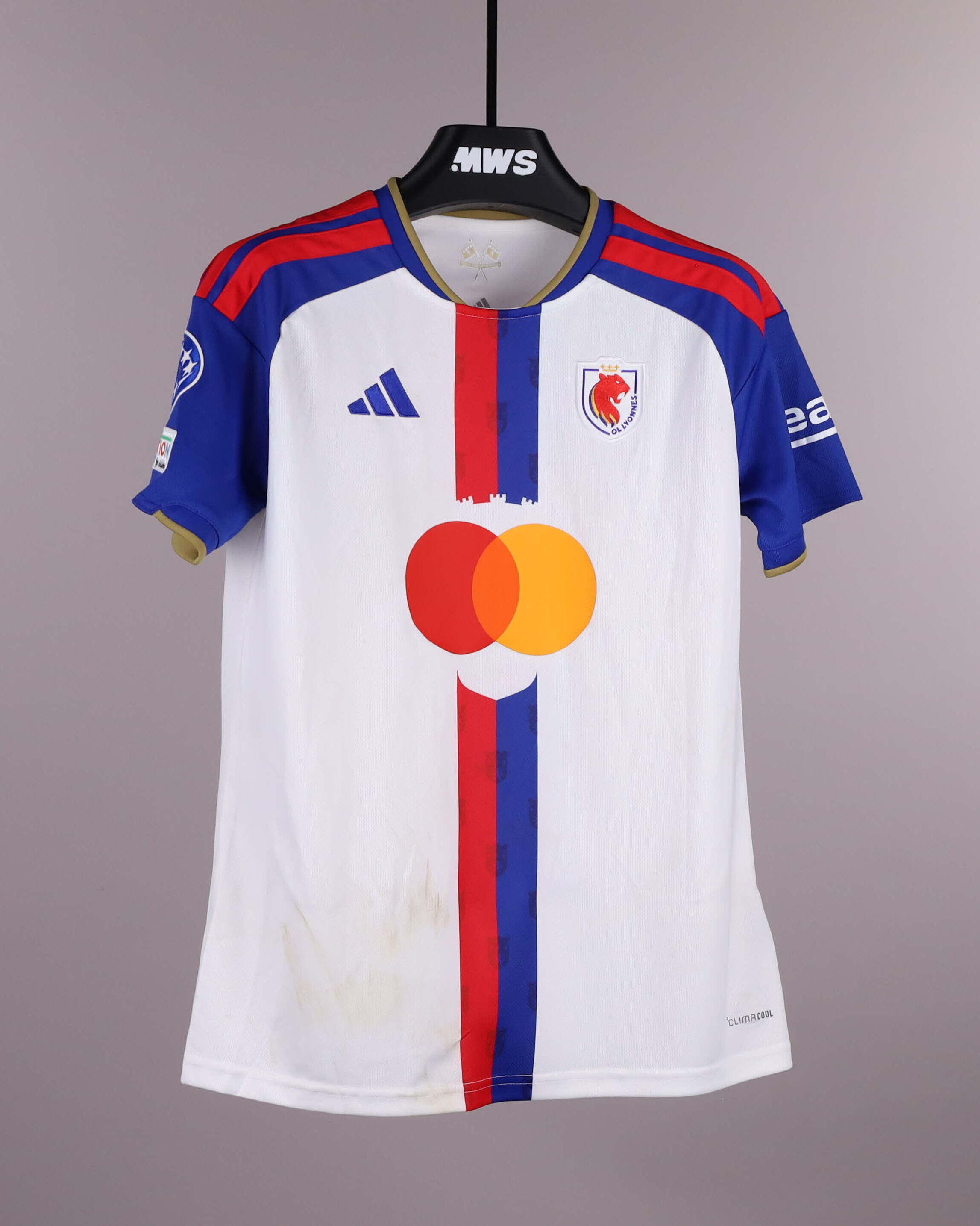 Ada Hegerberg OL Lyonnes のシャツ