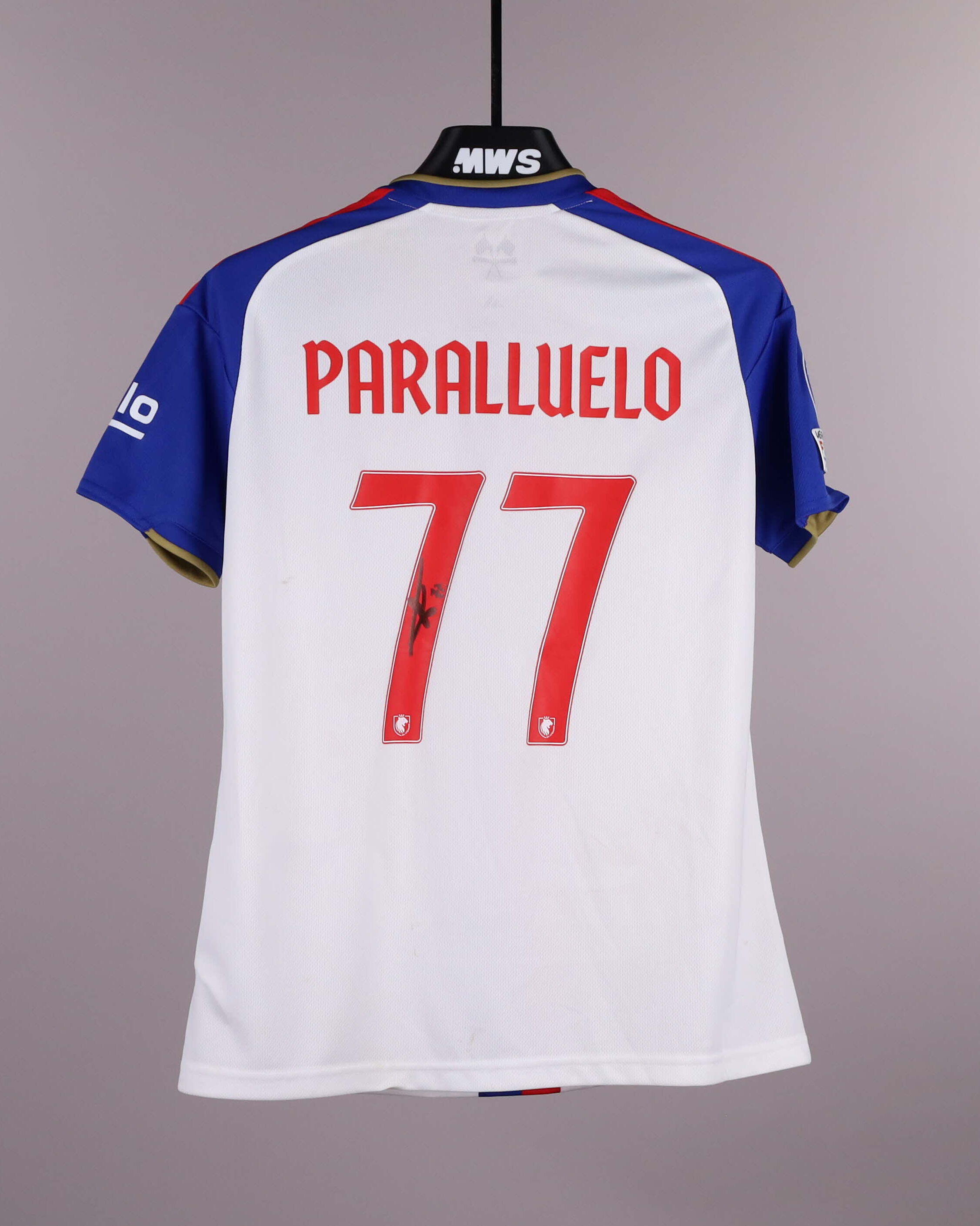 Salma Paralluelo OL Lyonnes のシャツ