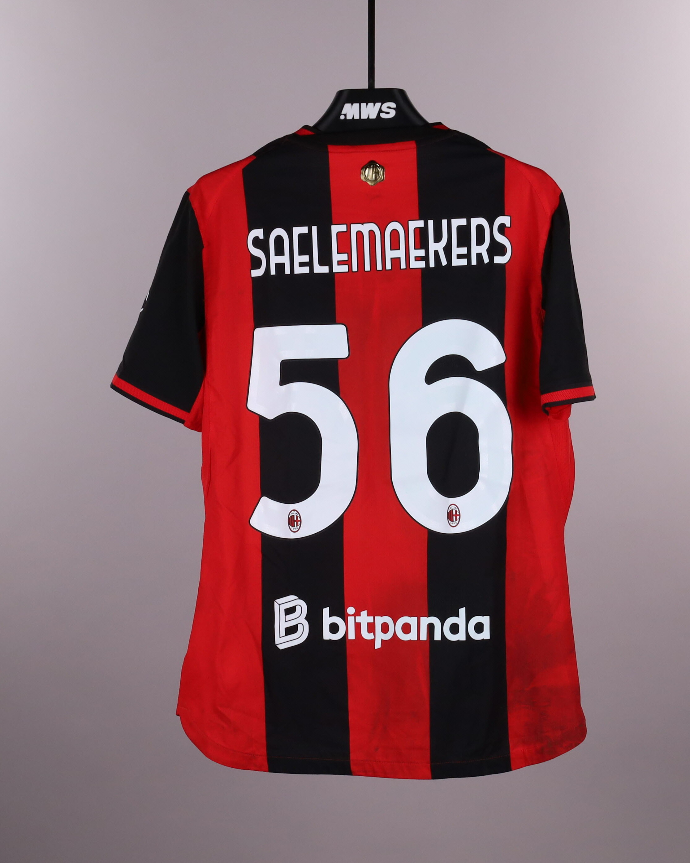 AC Milan 팀의 Alexis Saelemaekers 셔츠