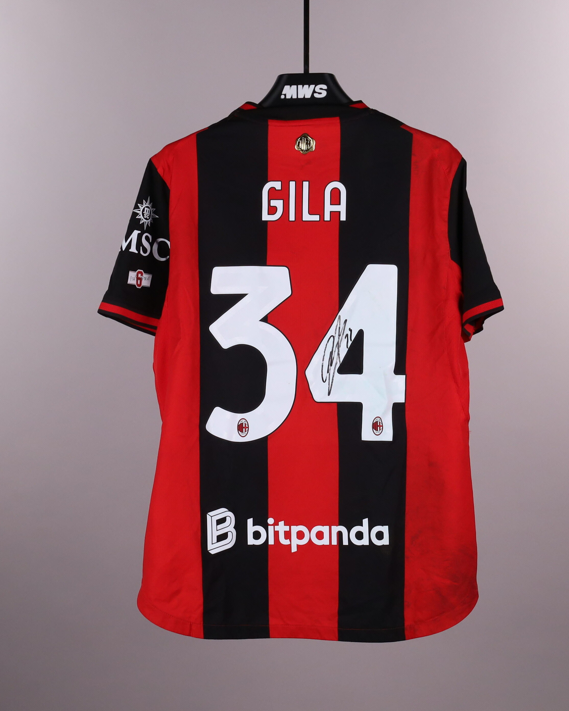 AC Milan 팀의 Mario Gila 셔츠