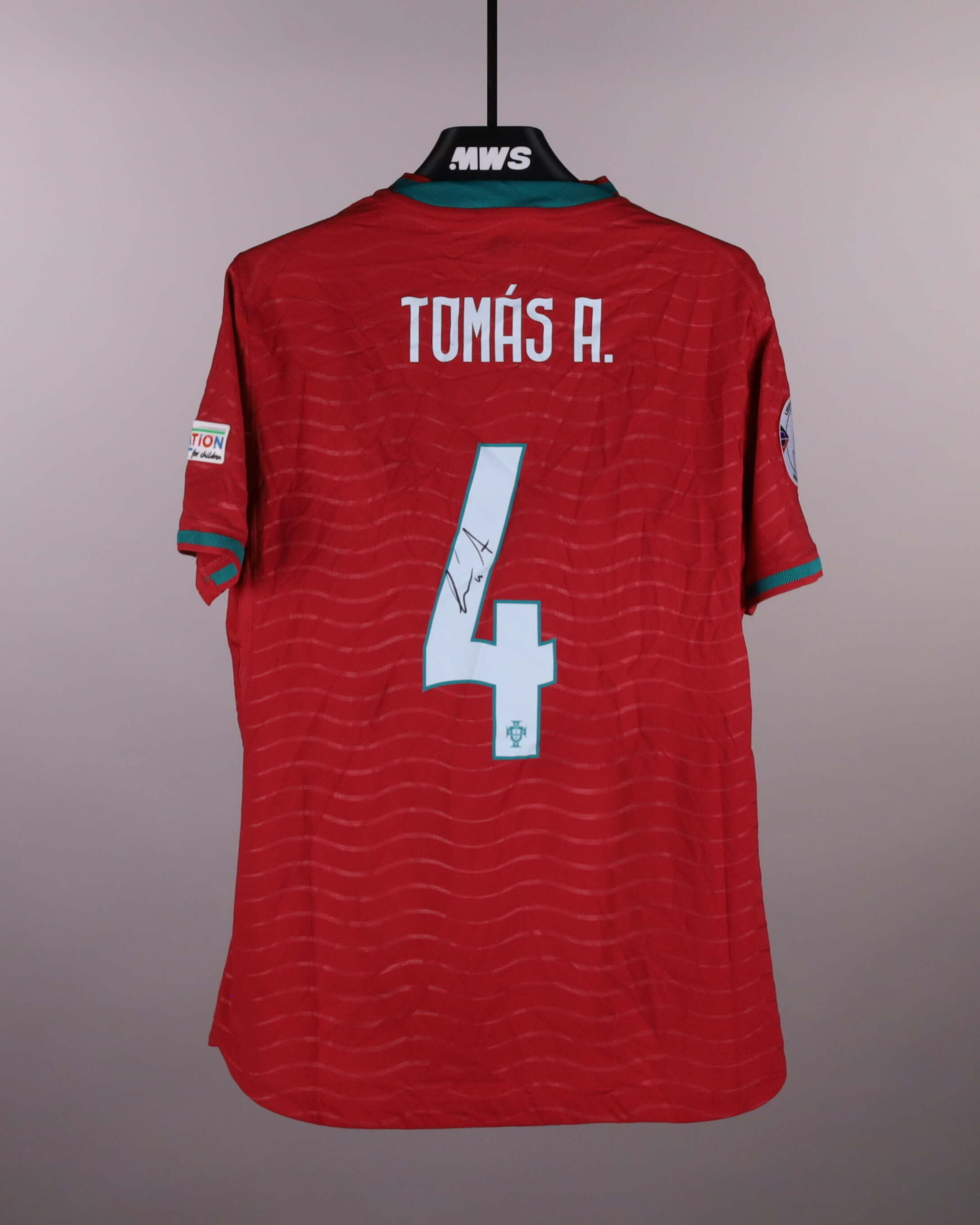 来自Portugal的Tomás Araújo球衣