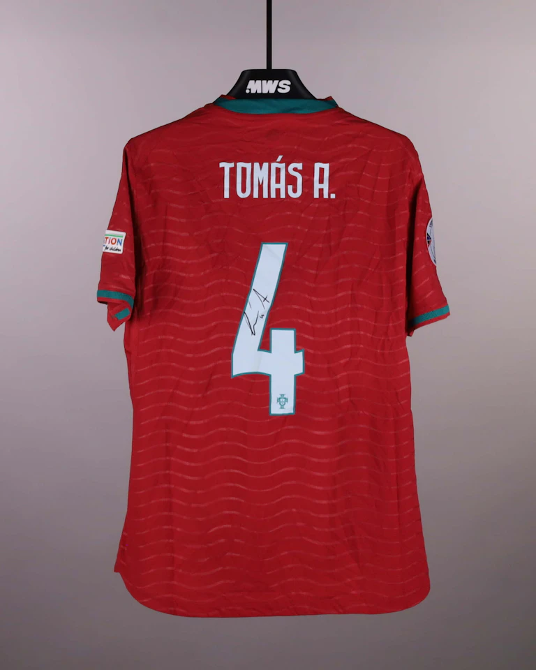 来自Portugal的Tomás Araújo球衣