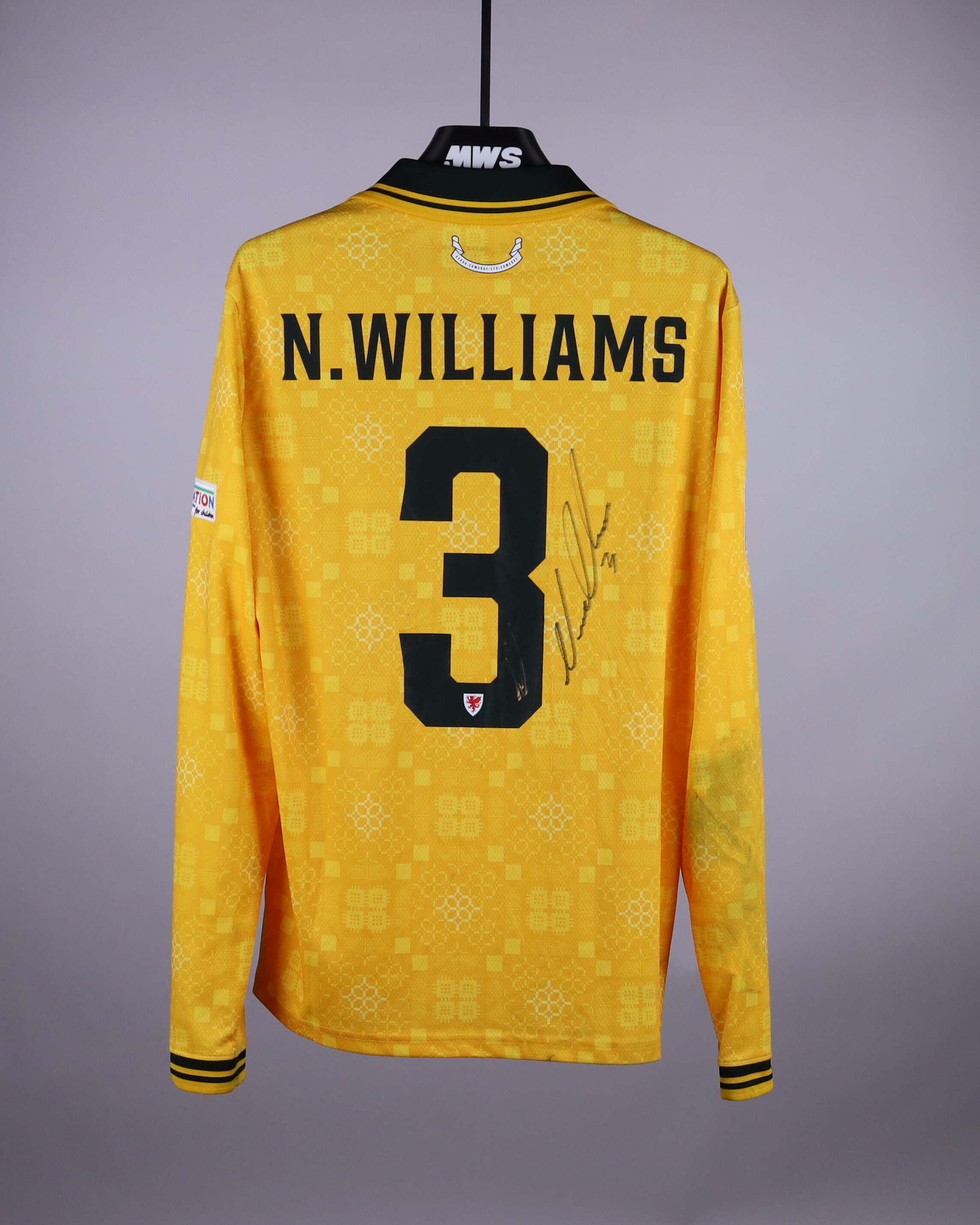 Wales-Trikot von Neco Williams