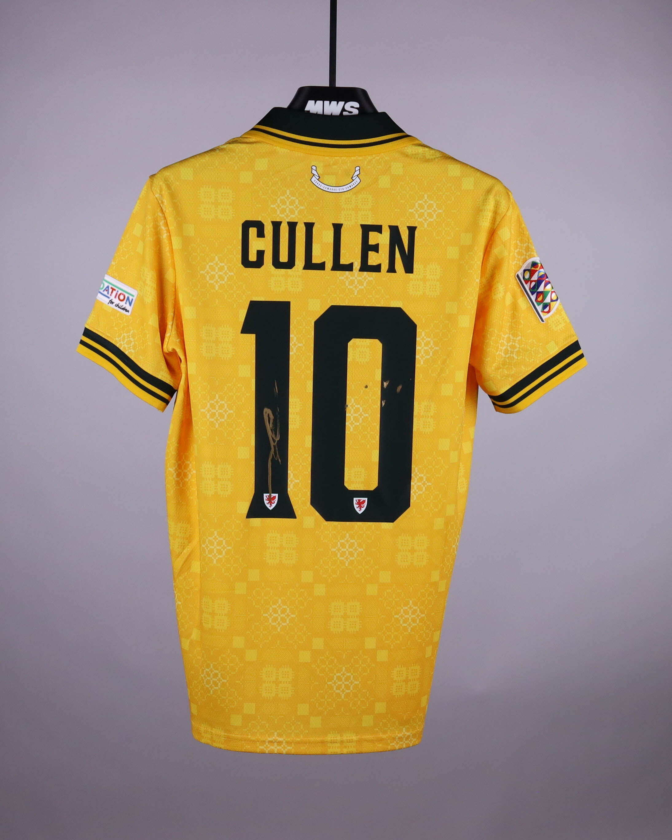 Liam Cullen Wales jersey