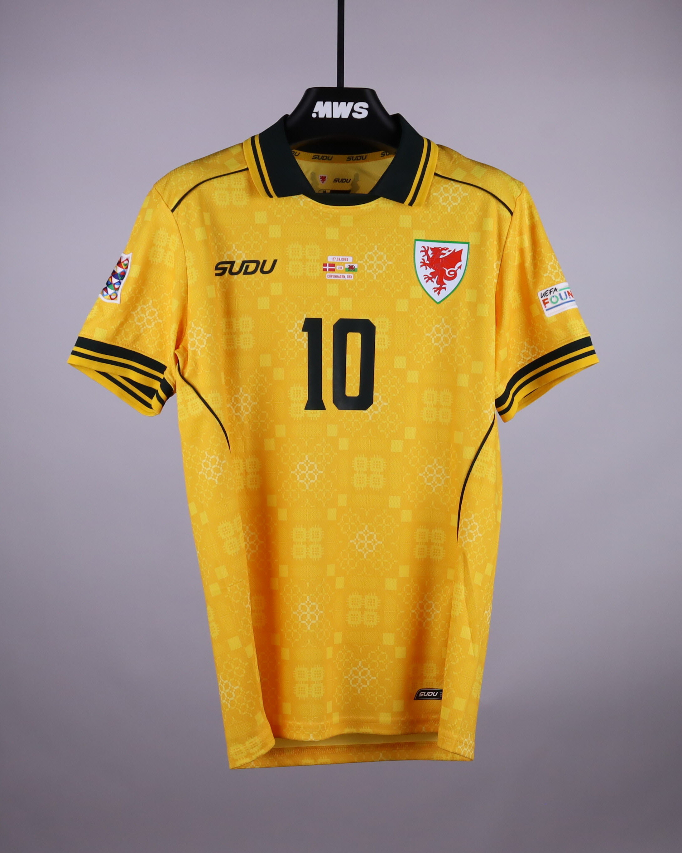 Liam Cullen Wales jersey