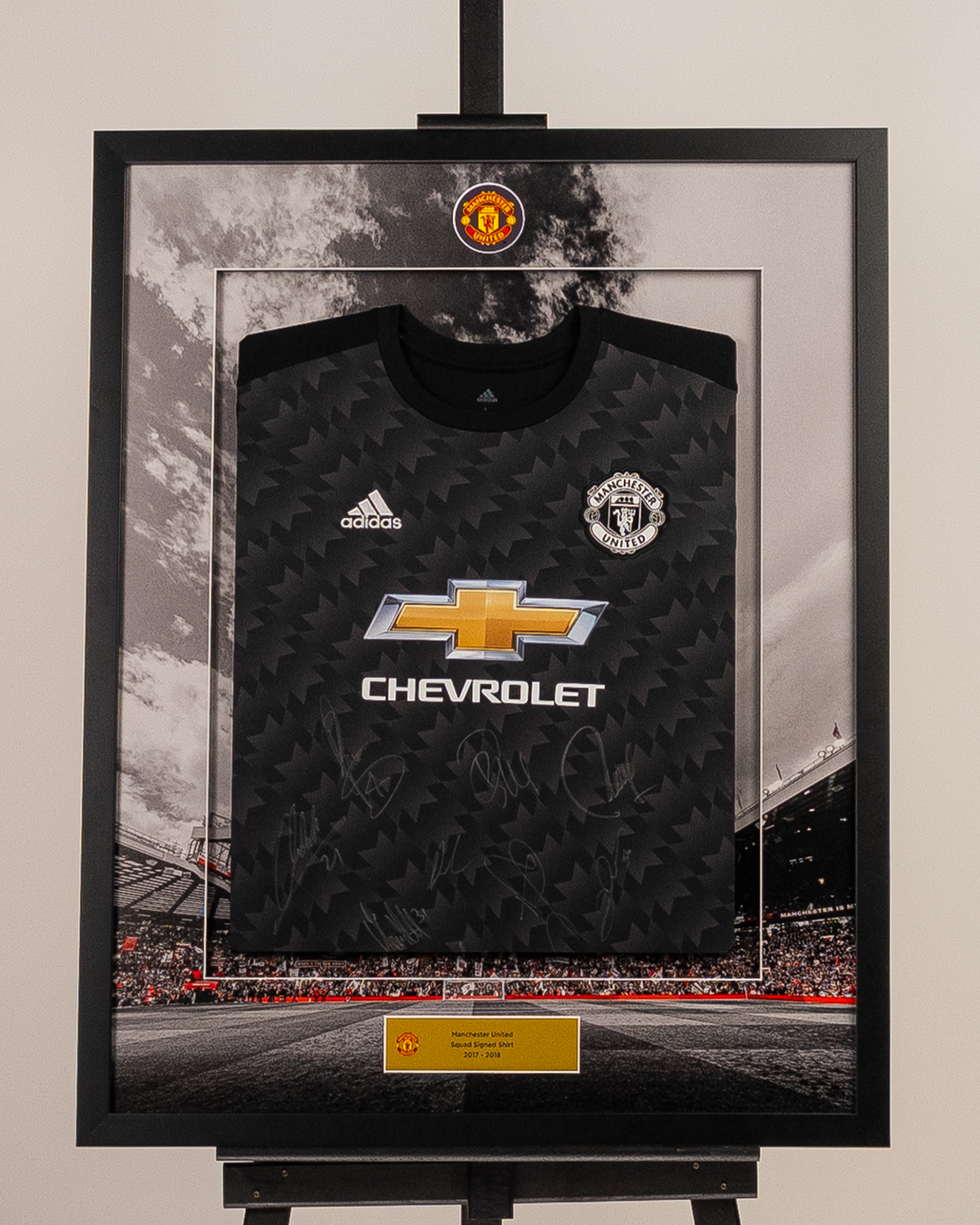 17/18 Manchester United Limited Edition Framed Squad Signed Shirt