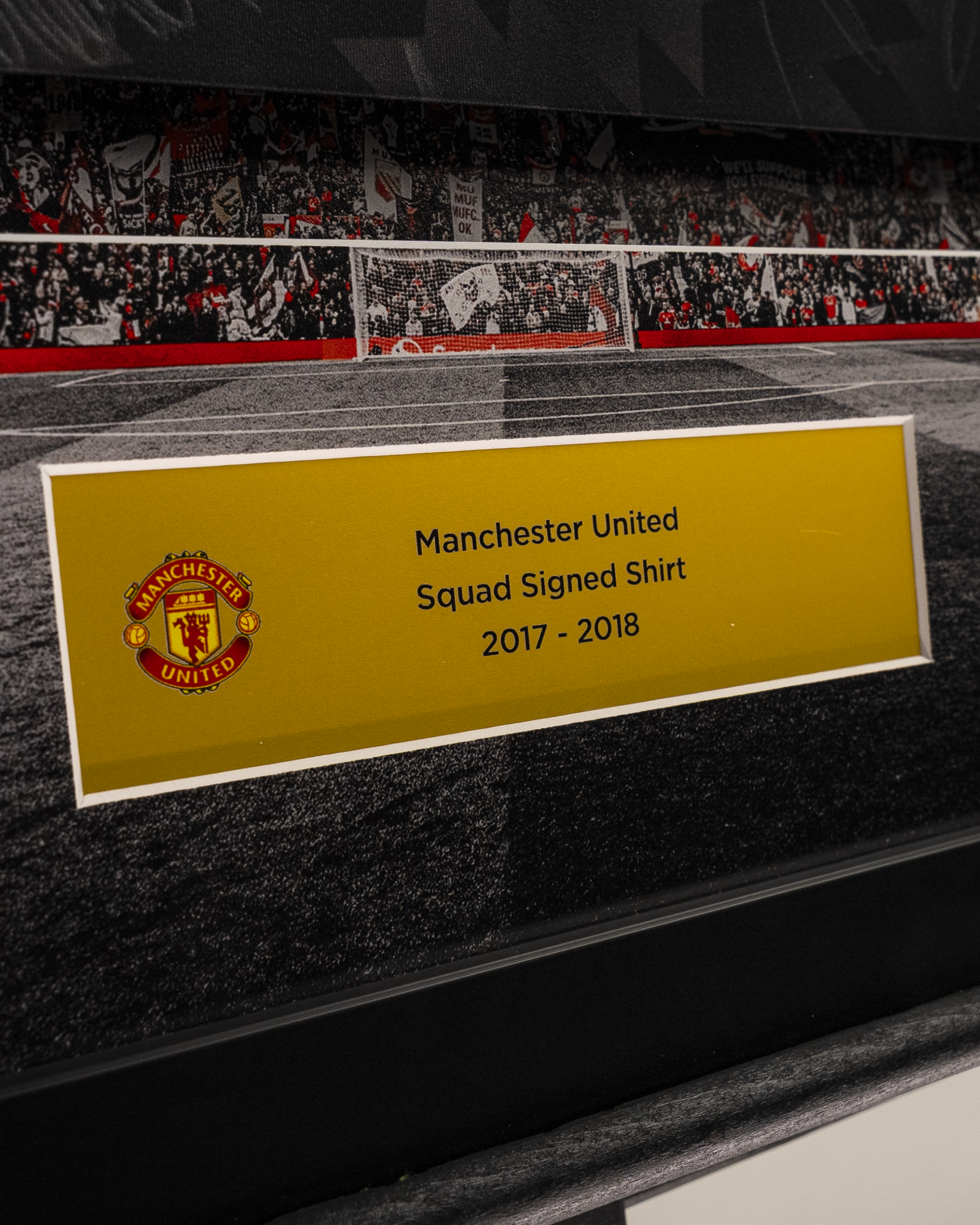 ウェア Manchester United 17/18 Signed Jersey 17/18 Manchester United Limited Edition Framed Squad Signed Shirt