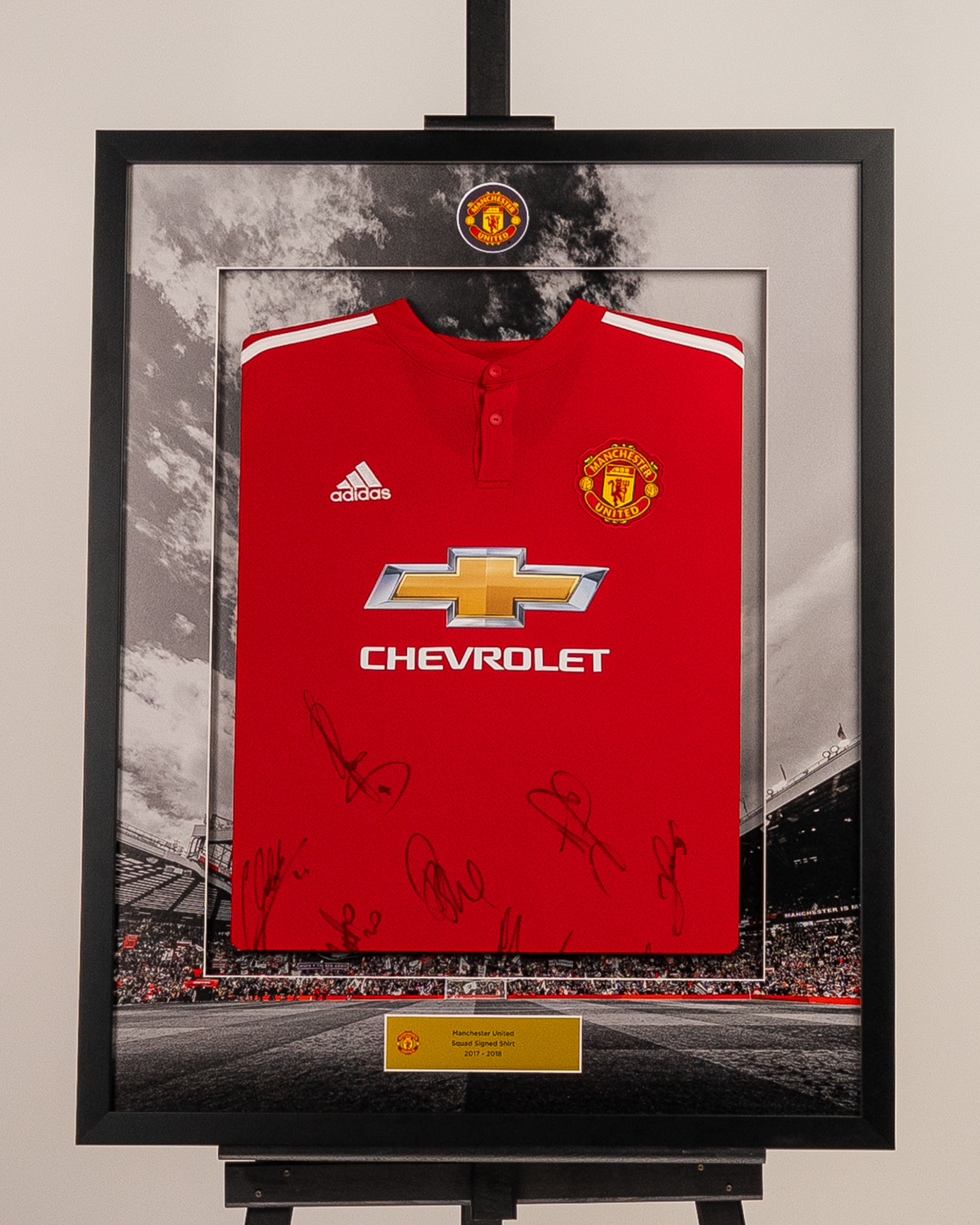 ウェア Manchester United 17/18 Signed Jersey 17/18 Manchester United Limited Edition Framed Squad Signed Shirt