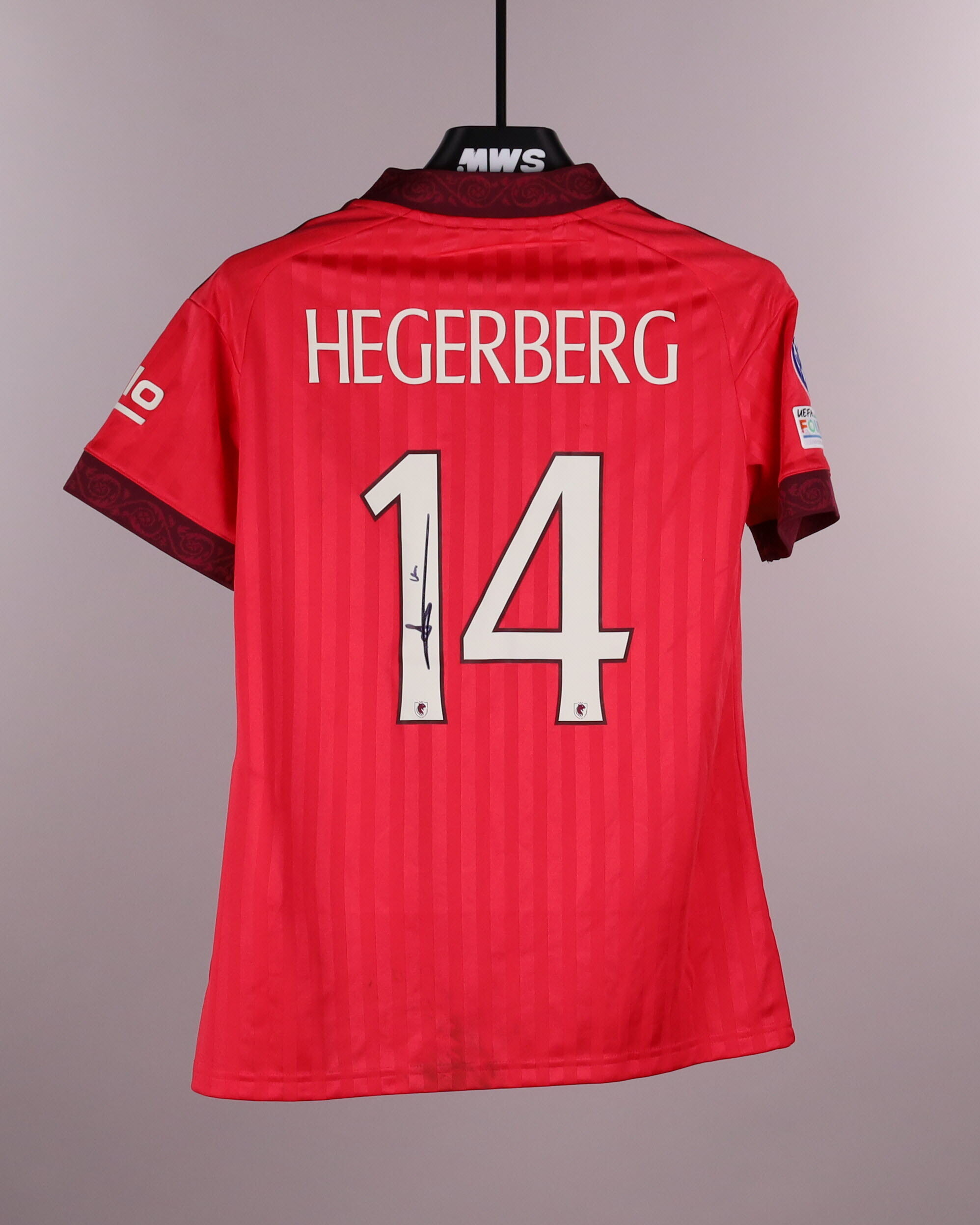 Ada Hegerberg OL Lyonnes jersey