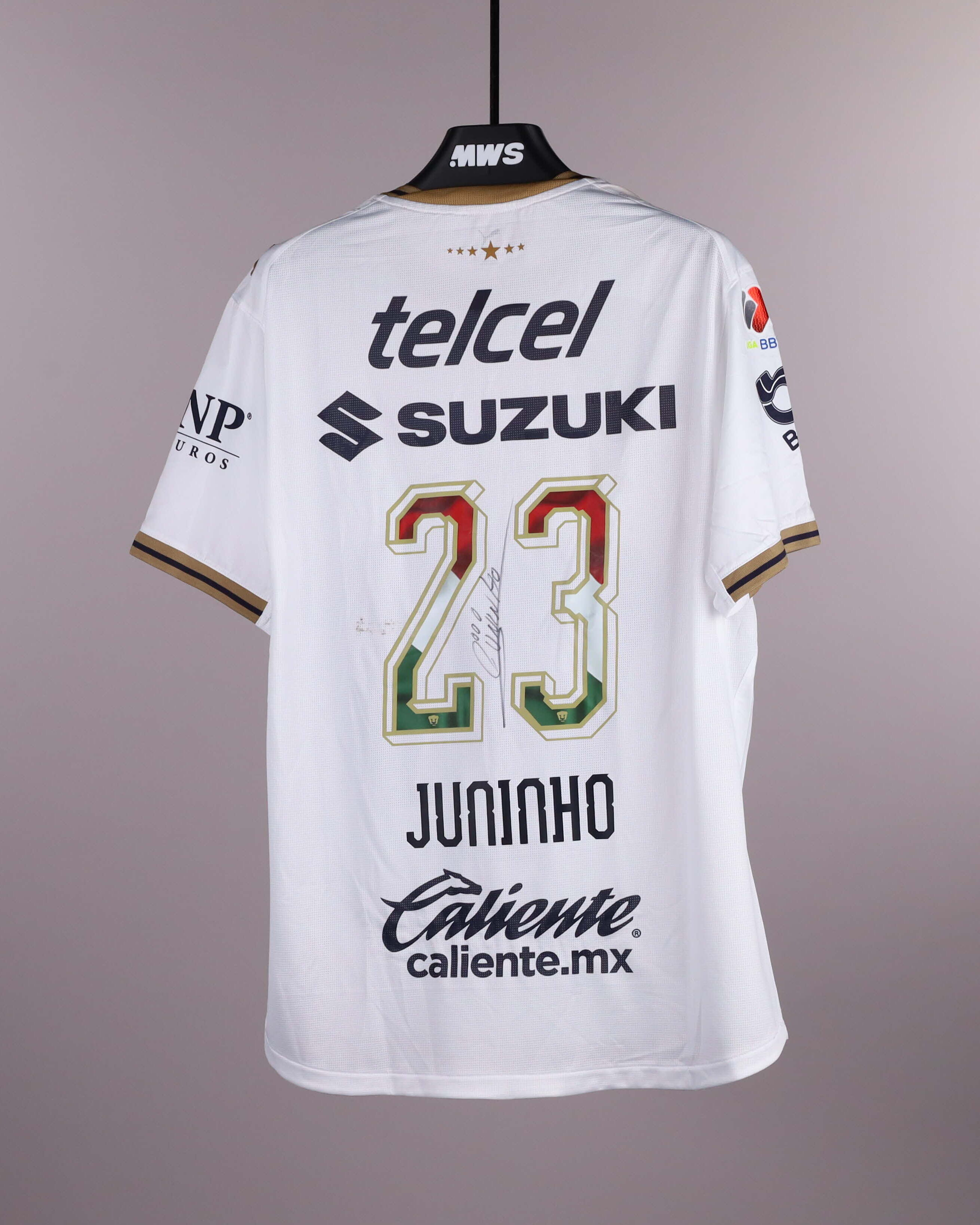 Juninho Pumas のシャツ