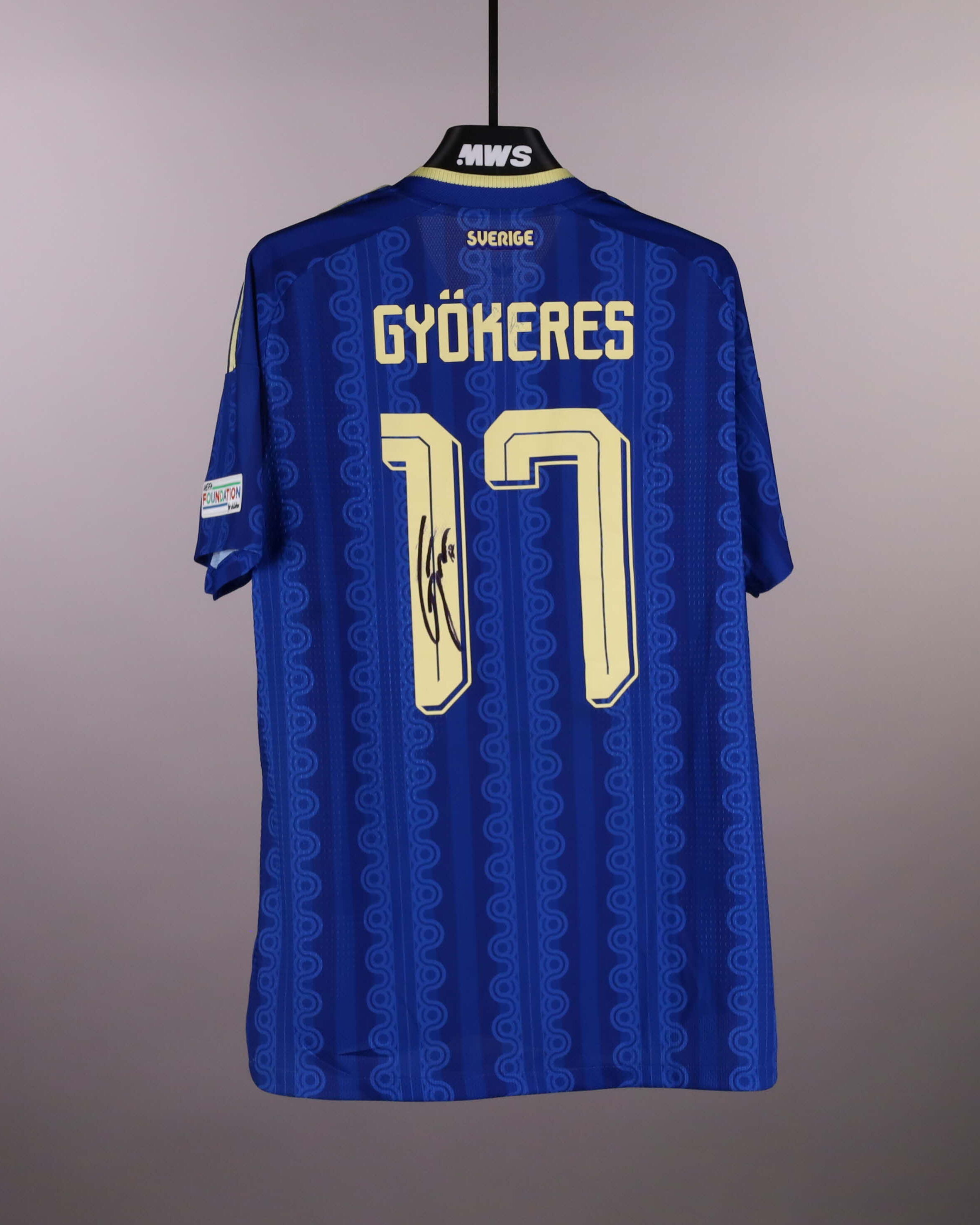 Viktor Gyökeres Sweden shirt