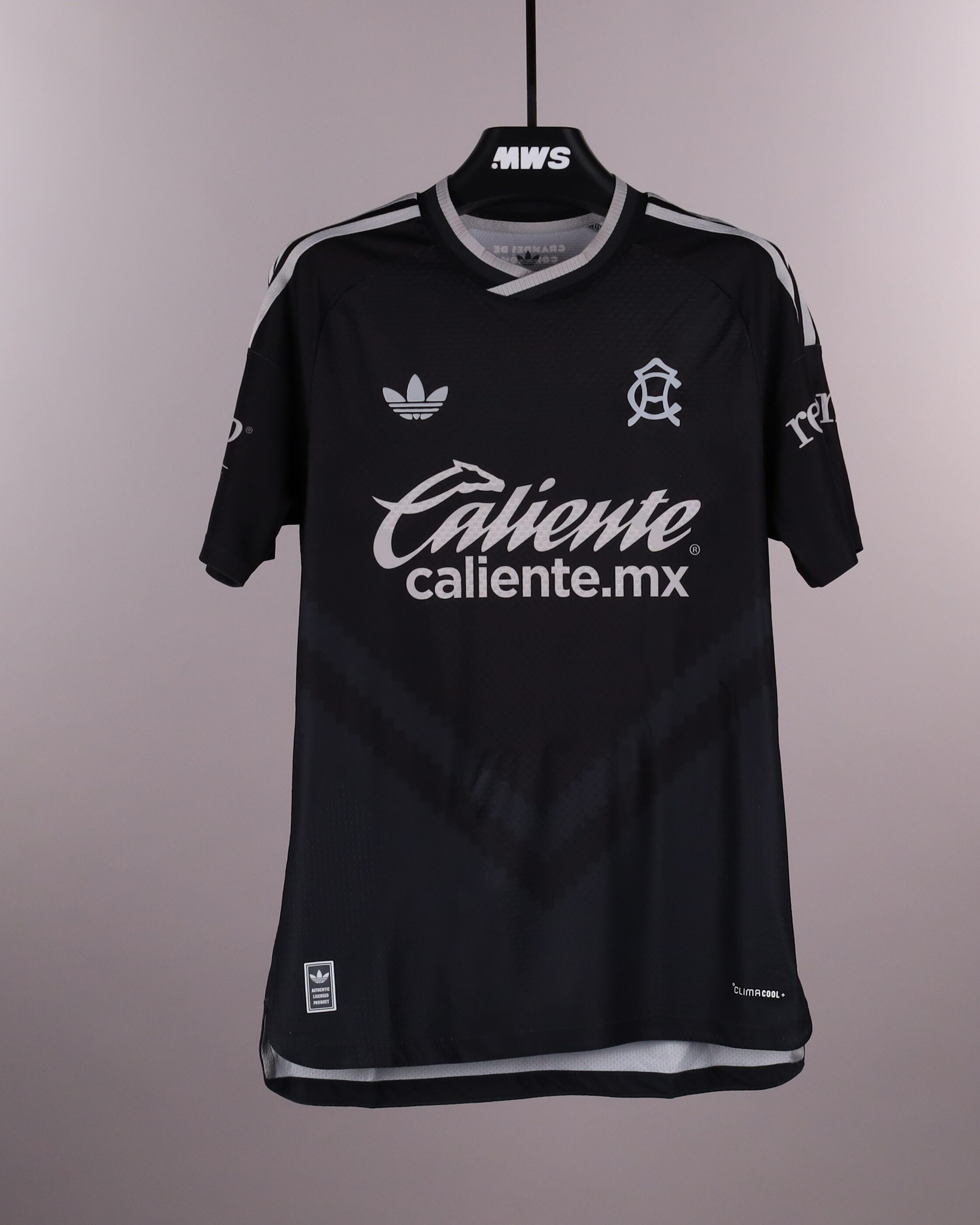 Carlos Álvarez Club América shirt