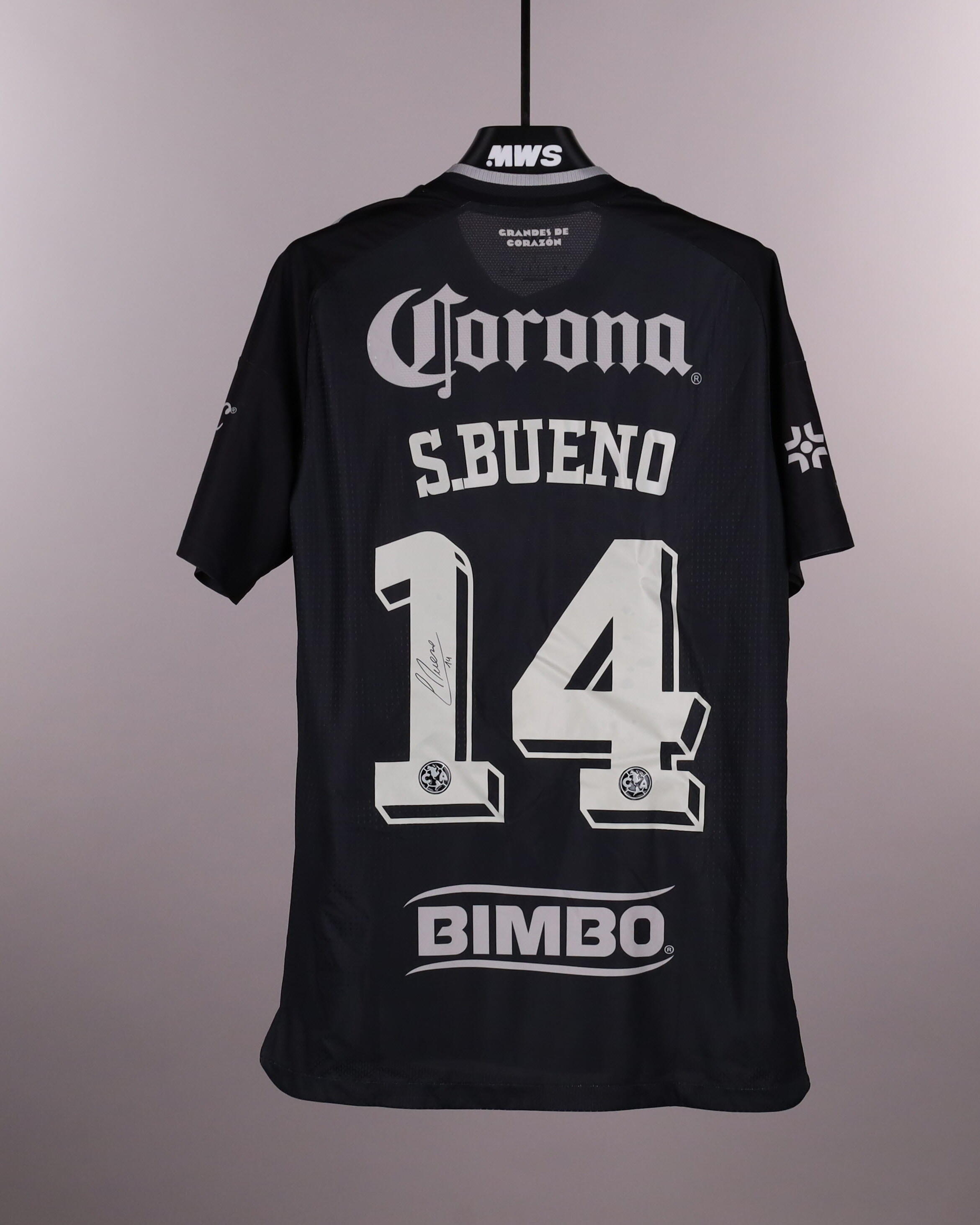 Santiago Bueno  Club América shirt