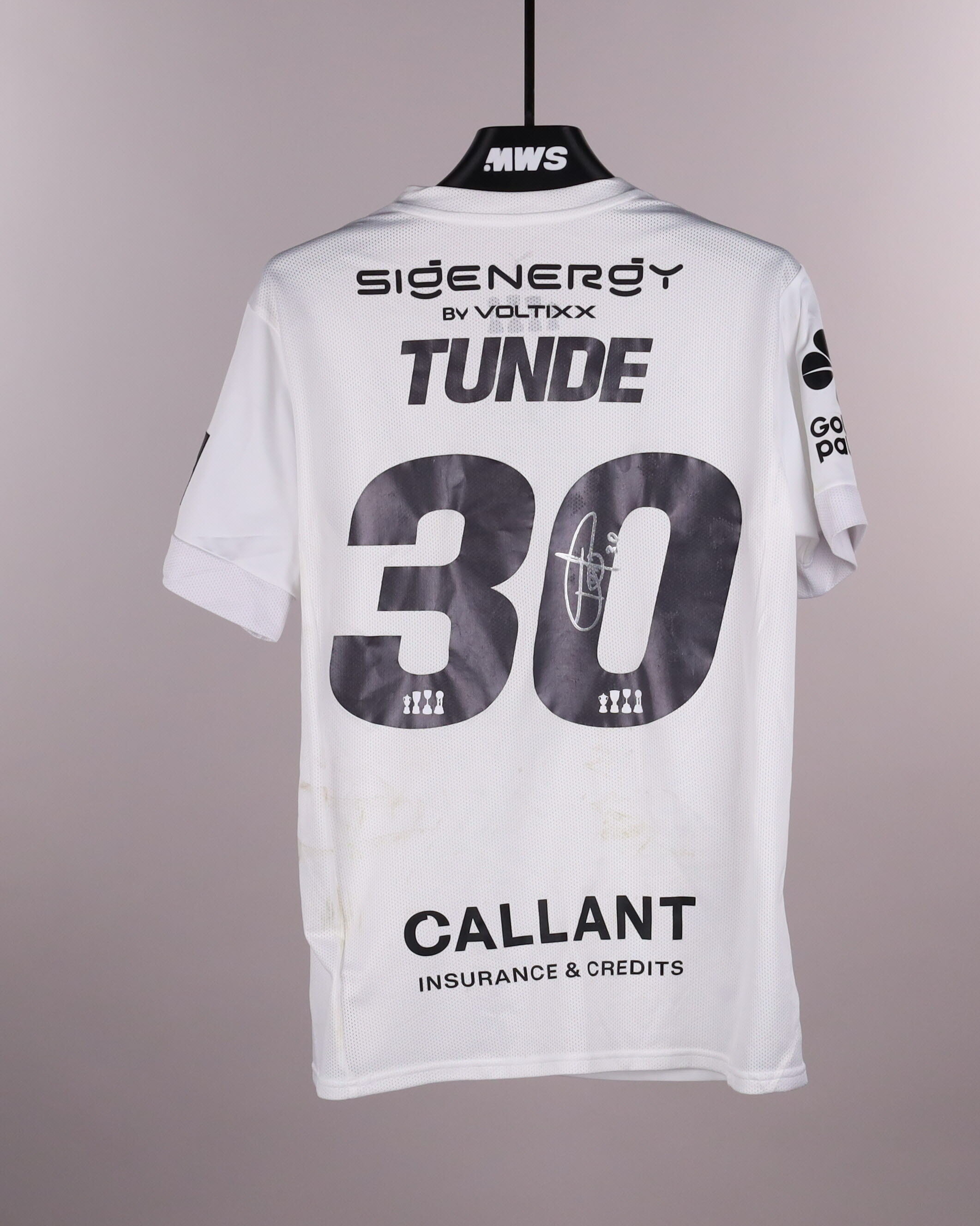 Tunde Akinsola Cercle Brugge shirt