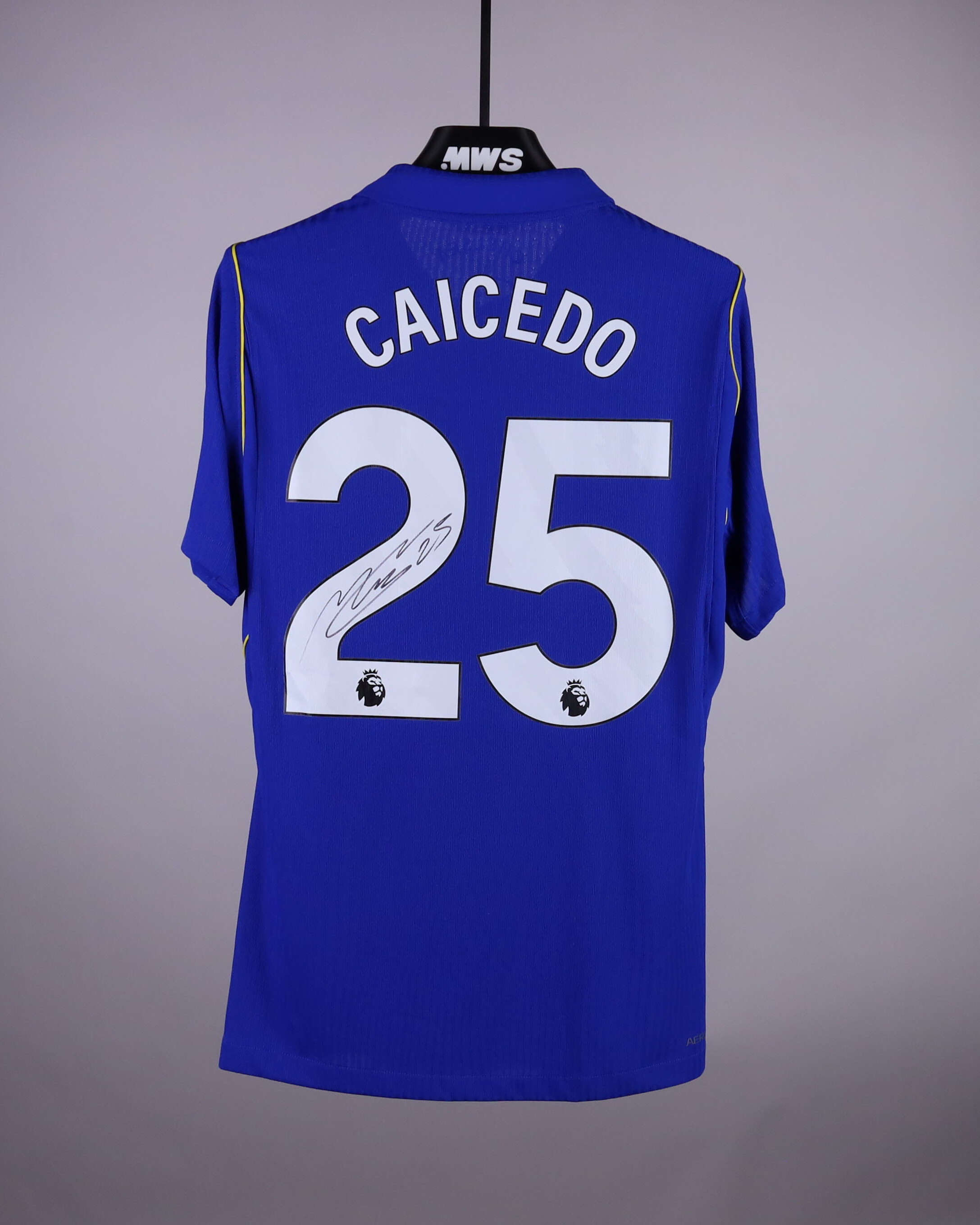 Moisés Caicedo Chelsea shirt