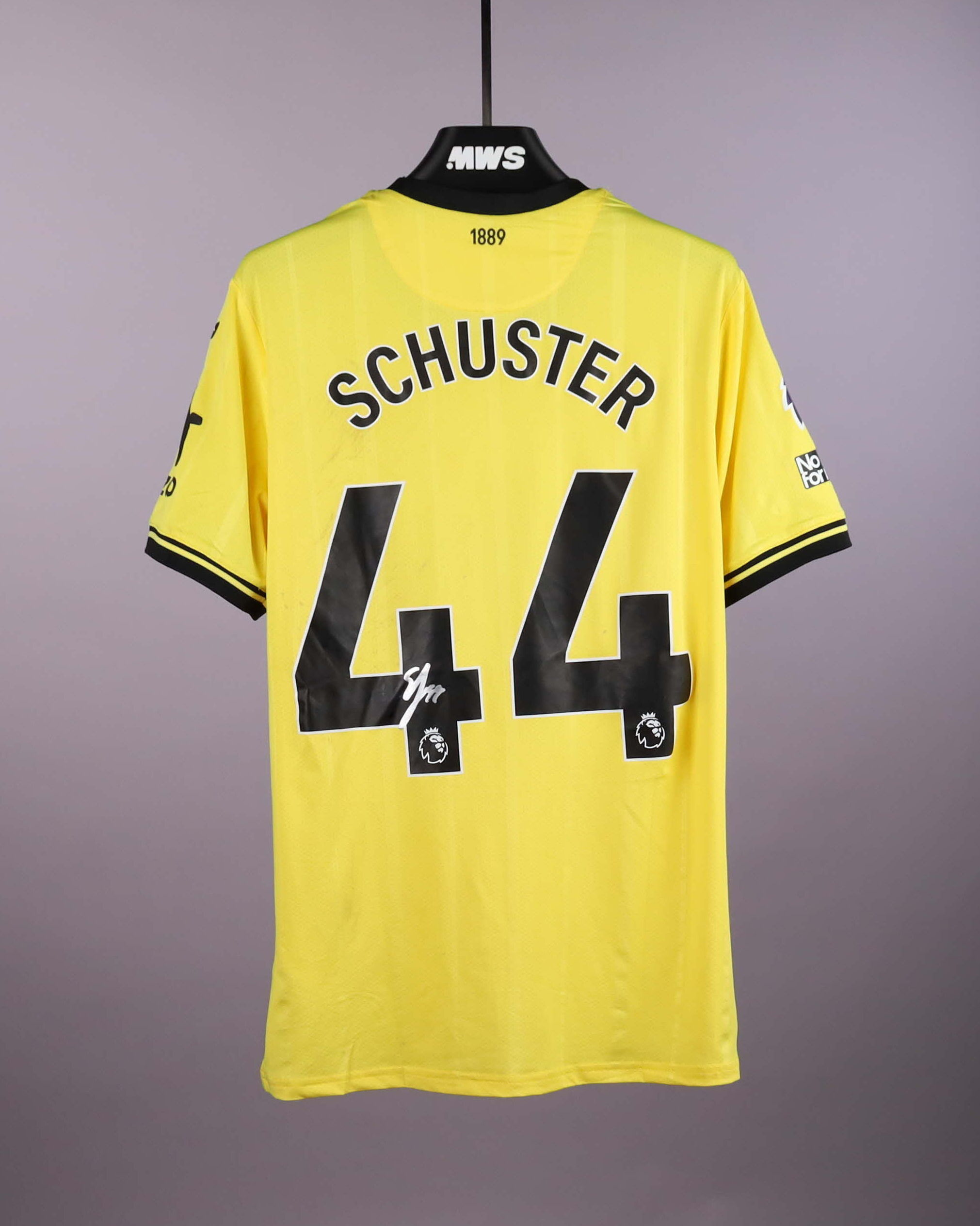 Jannik Schuster Brentford camisa.