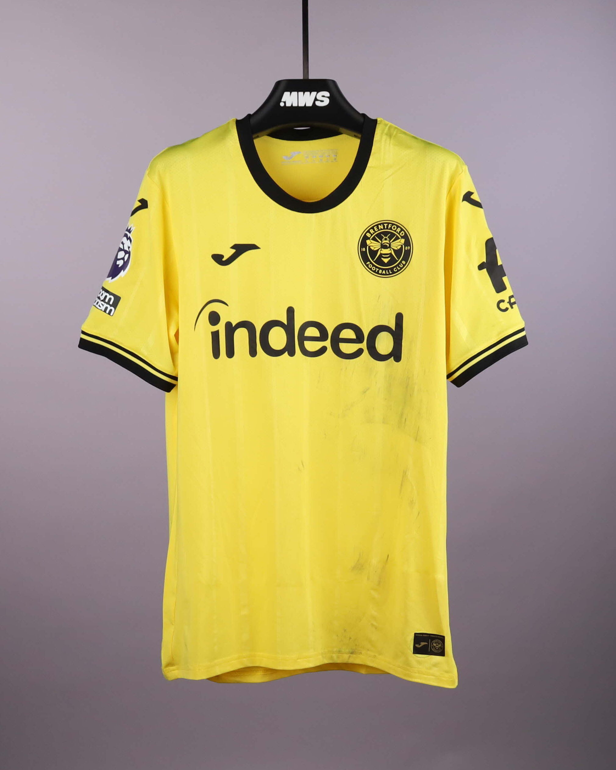 Jannik Schuster Brentford camisa.