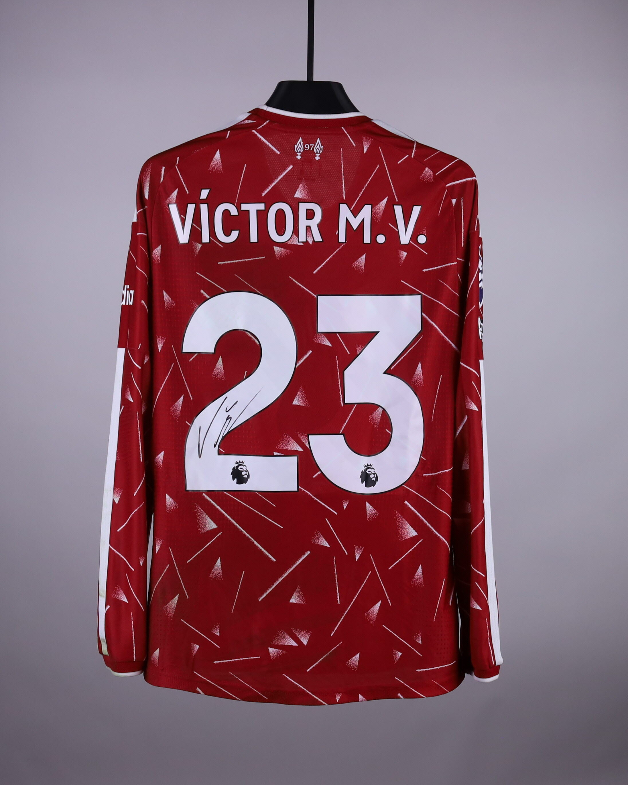 Víctor Muñoz Liverpool shirt