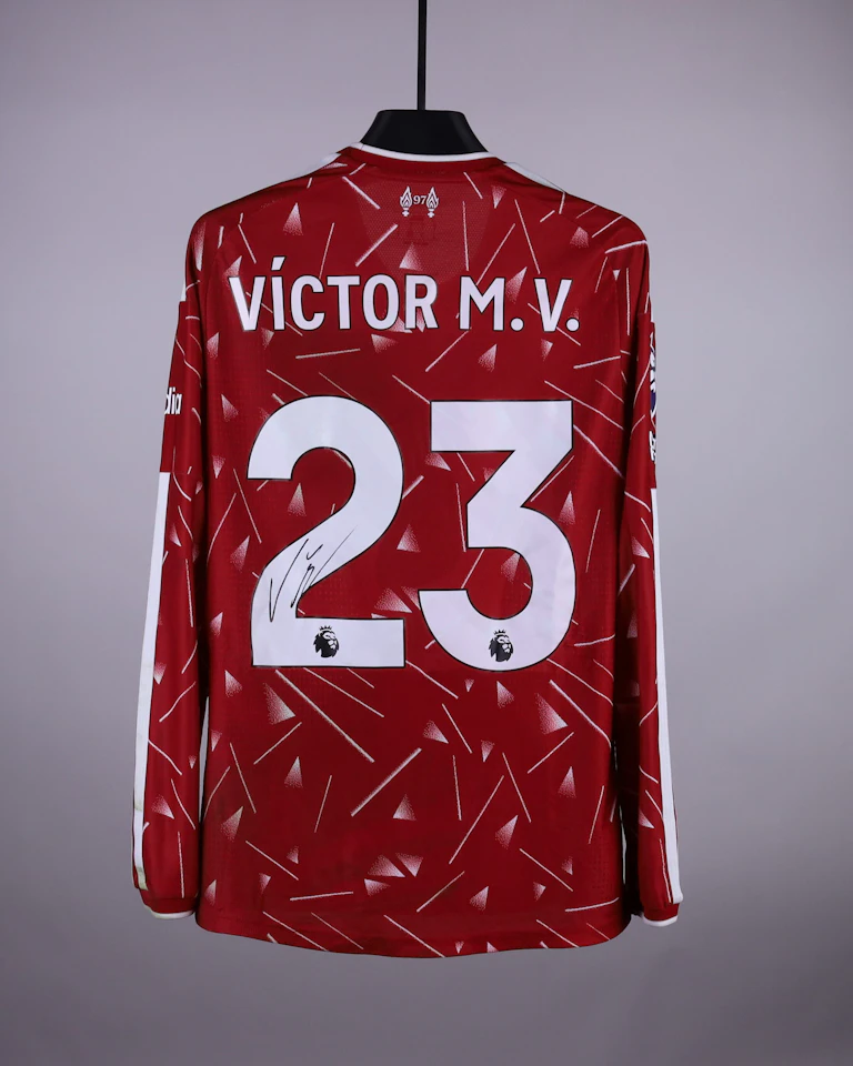 Víctor Muñoz  Liverpool shirt