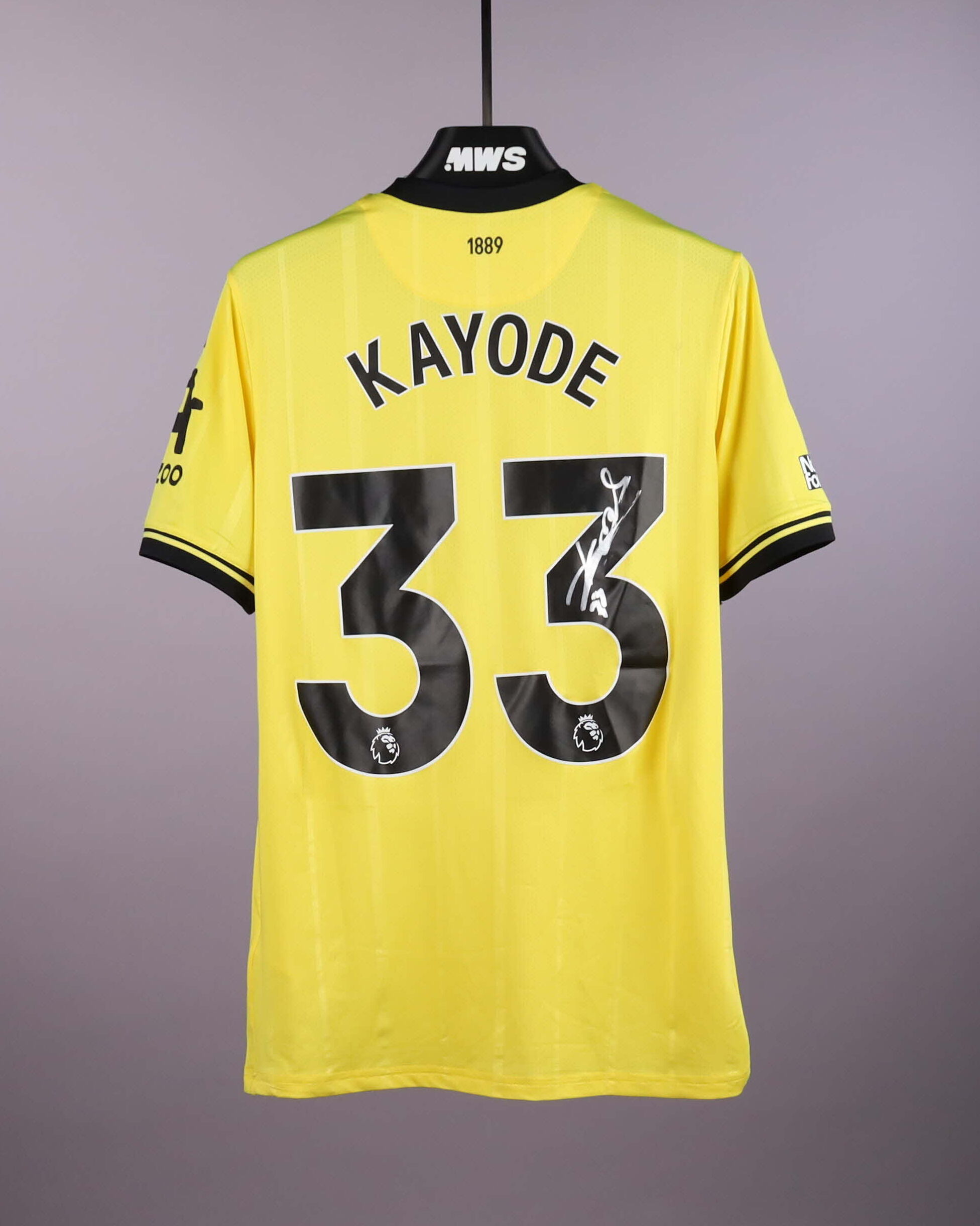 Michael Olabode Kayode Brentford camisa.