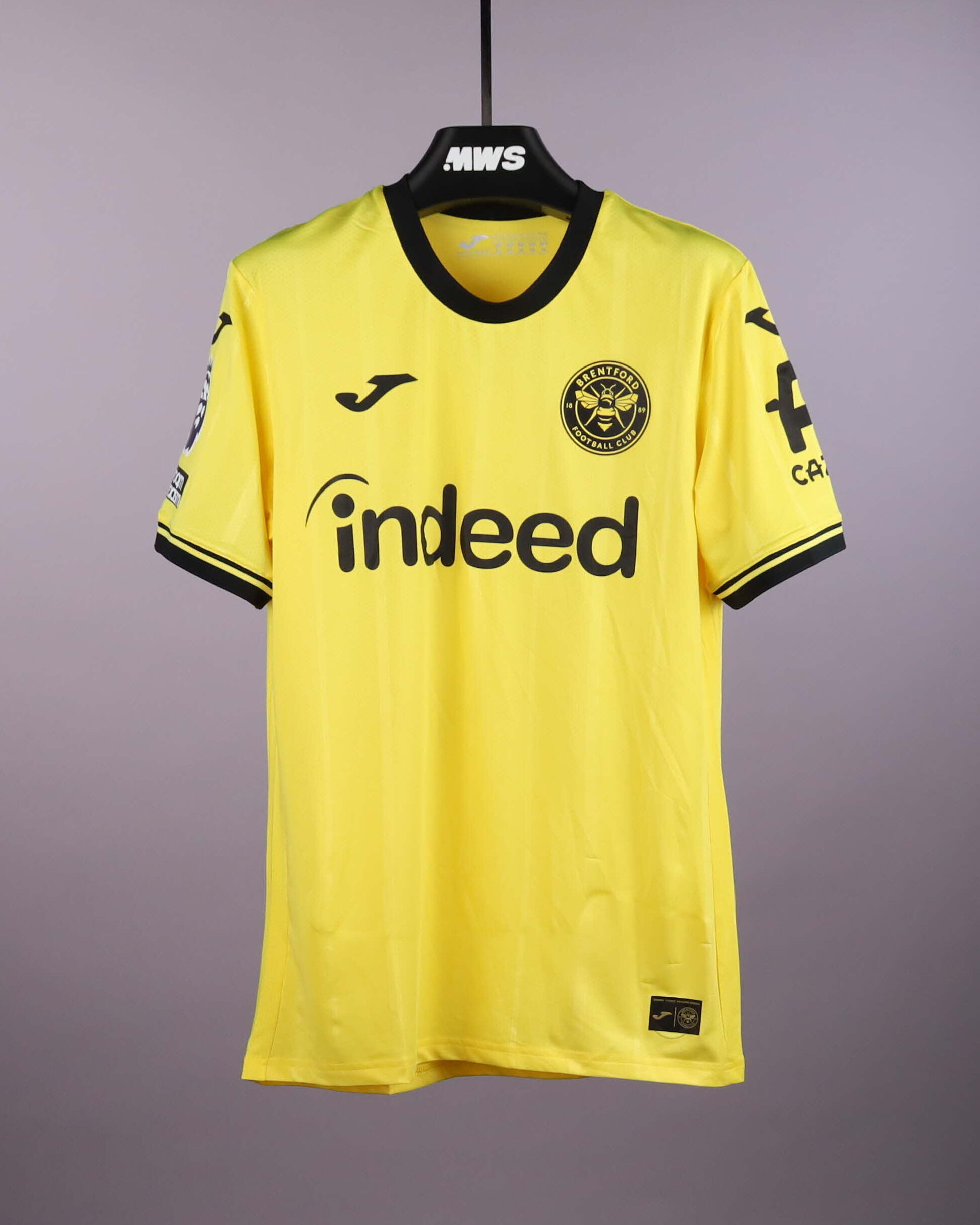 Michael Kayode Brentford camisa.
