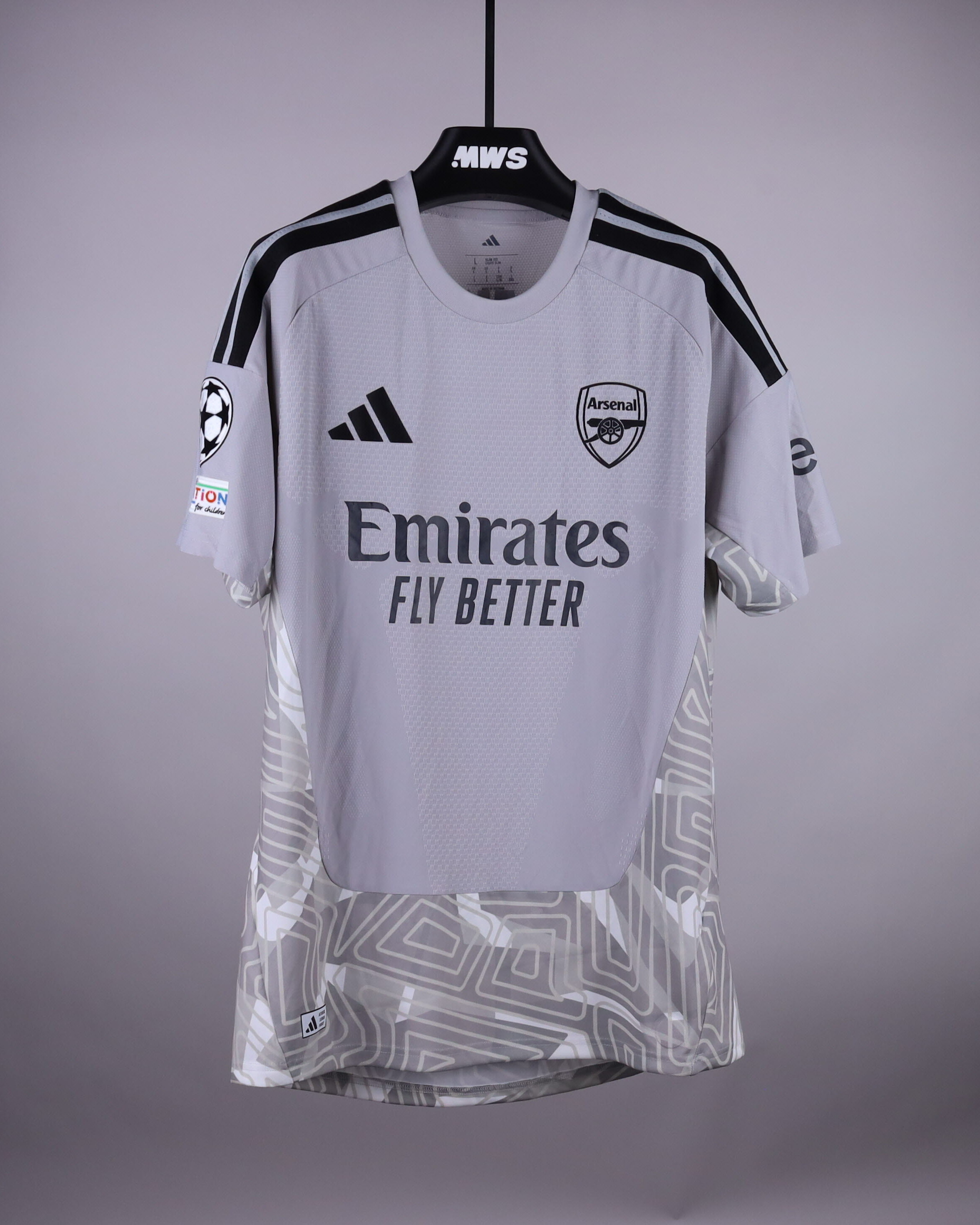 David Raya  Arsenal shirt
