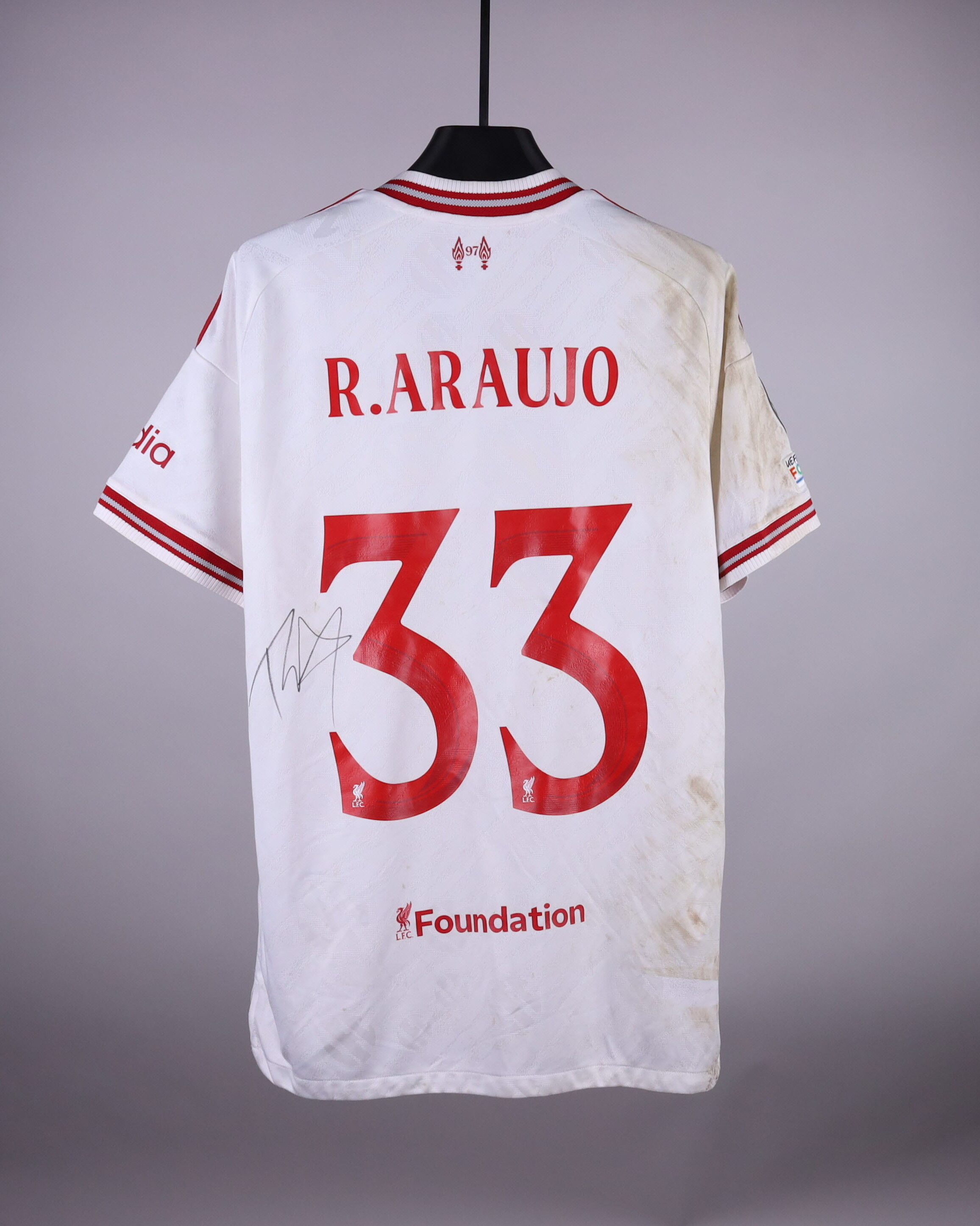 Ronald Araújo Liverpool camisa.
