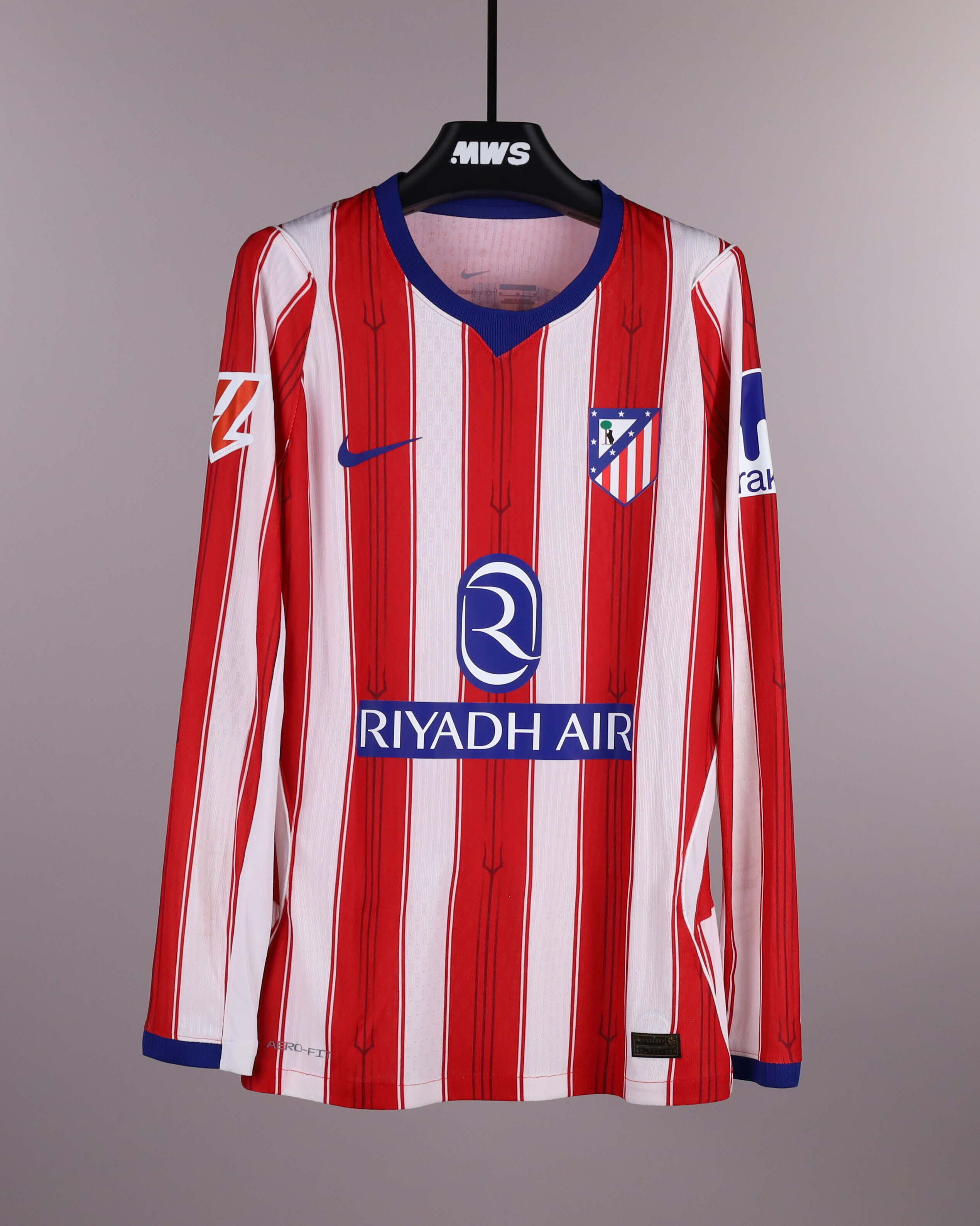 Jonathan David Atlético de Madrid shirt