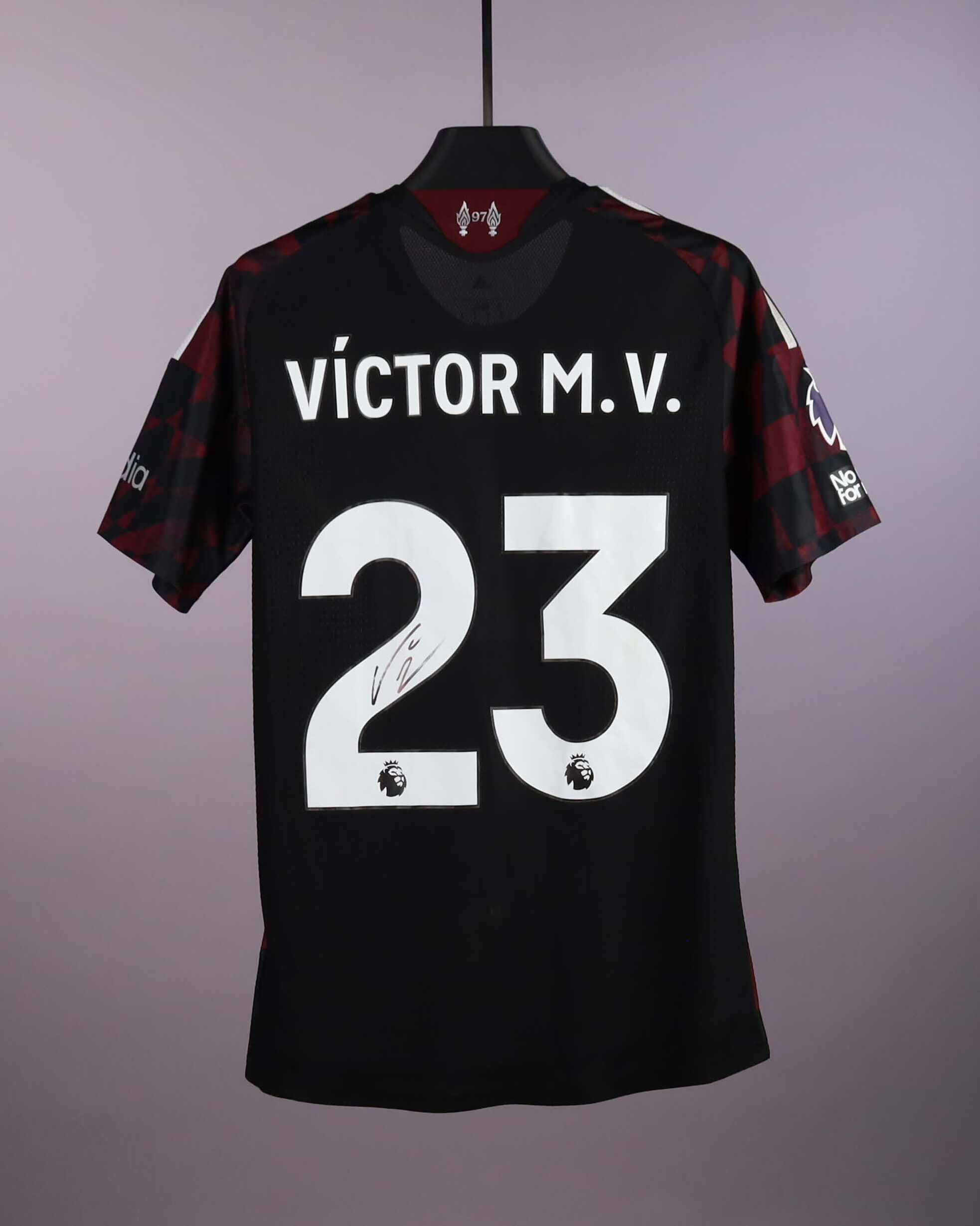 Víctor Muñoz Liverpool camisa.