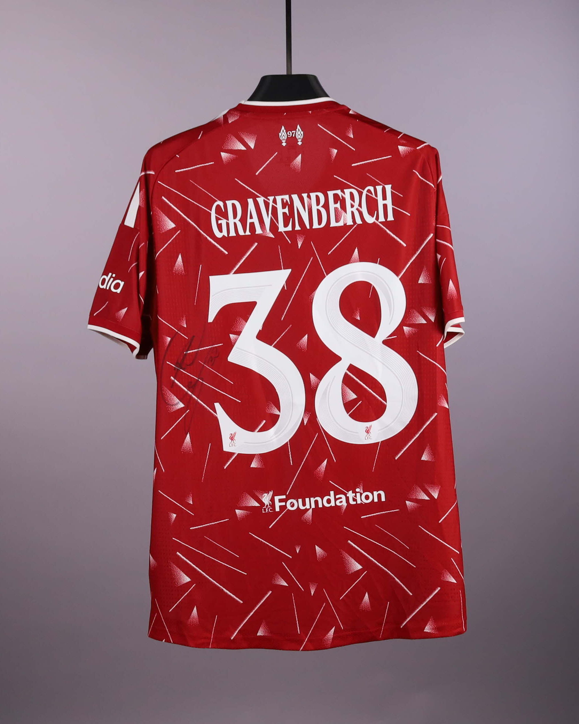 Ryan Gravenberch Liverpool shirt