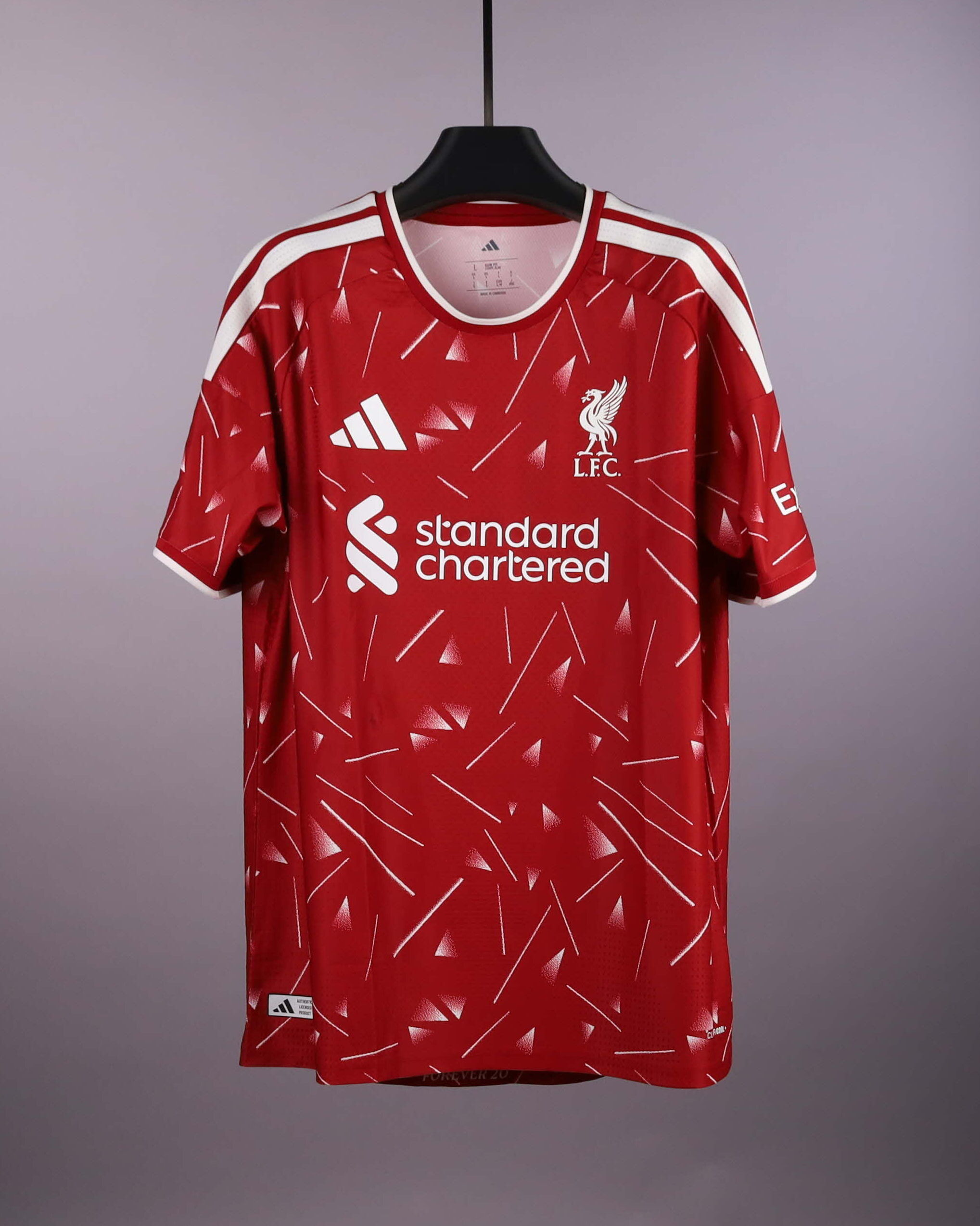 Ronald Araújo Liverpool shirt