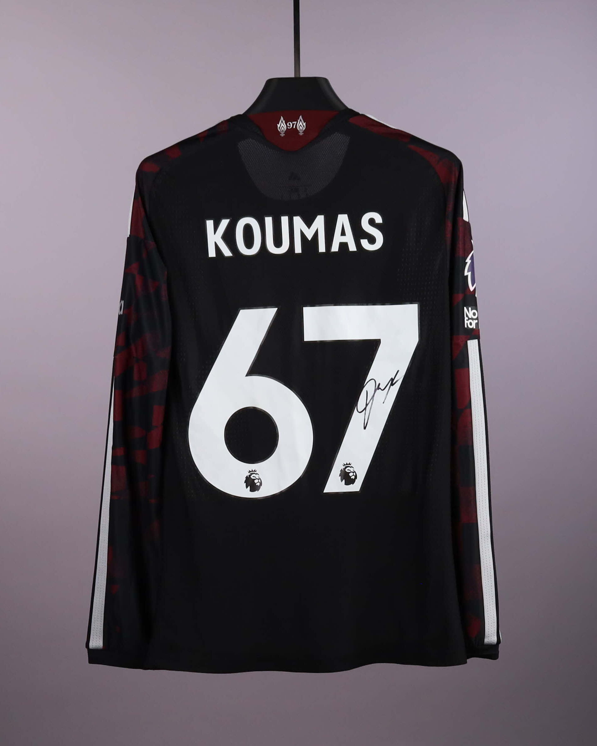 Lewis Koumas Liverpool camisa.