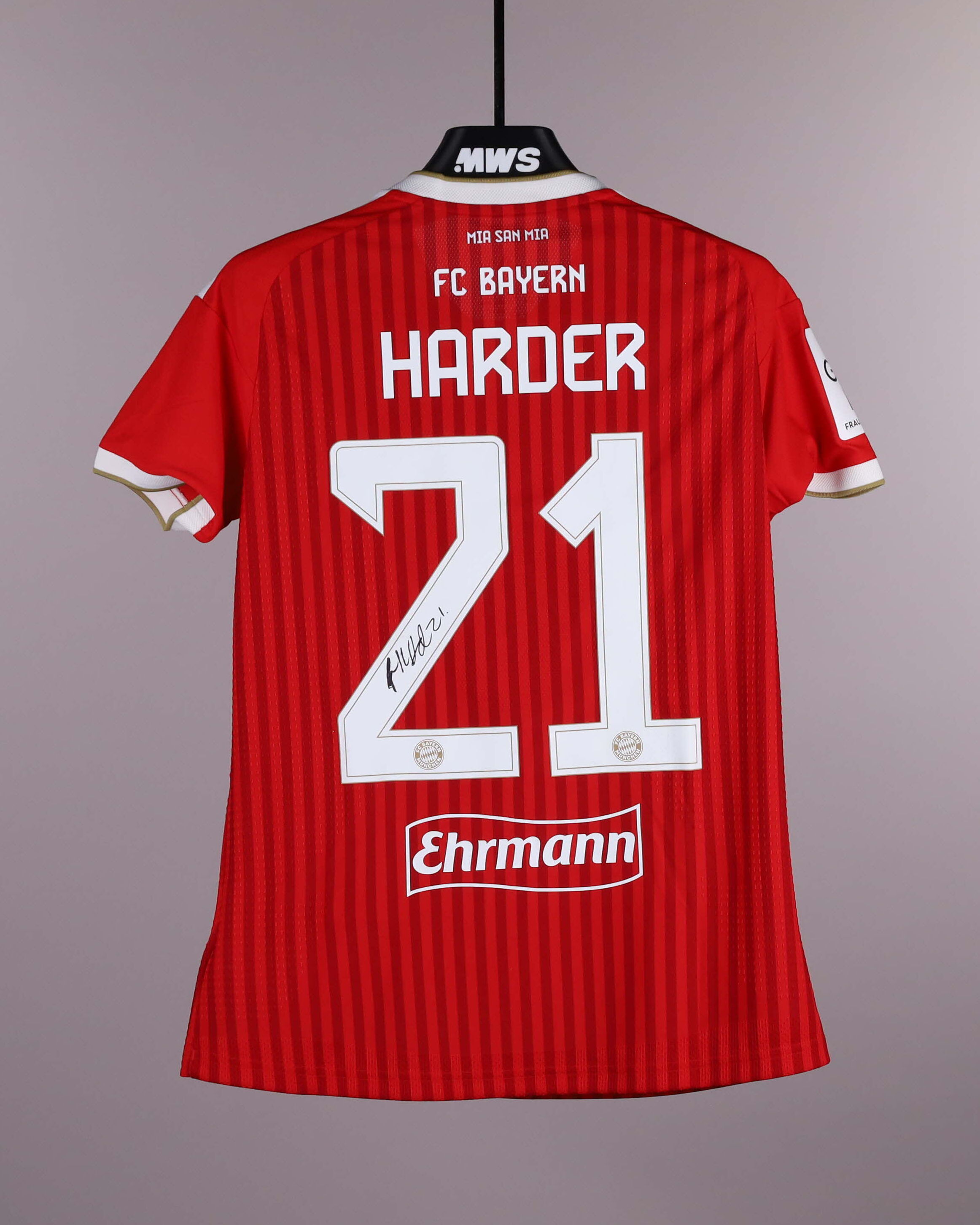 Pernille Harder FC Bayern München Frauen shirt