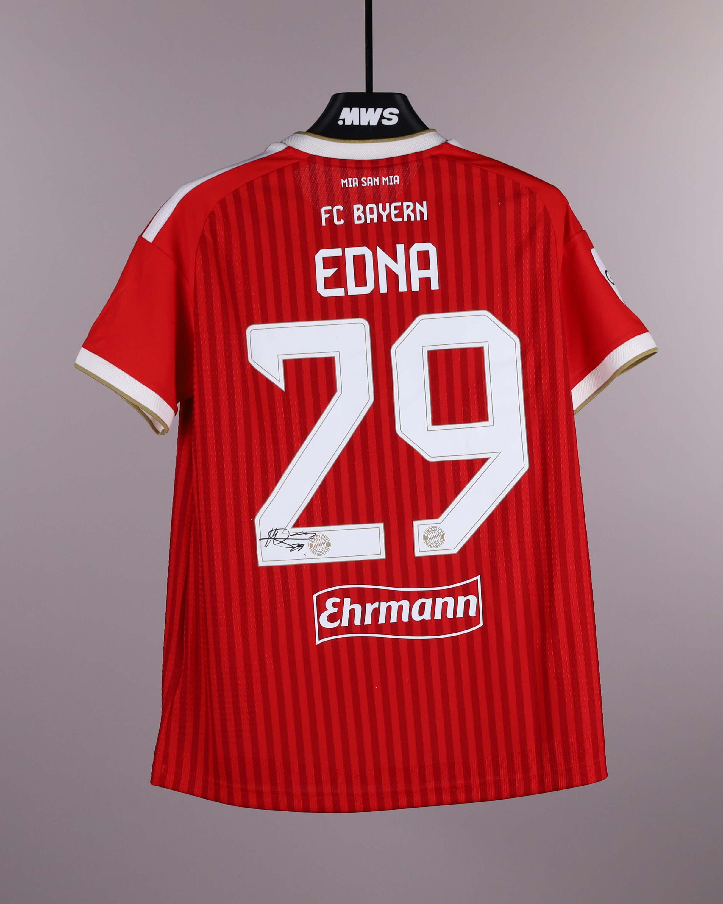 Edna Imade FC Bayern München Frauen shirt