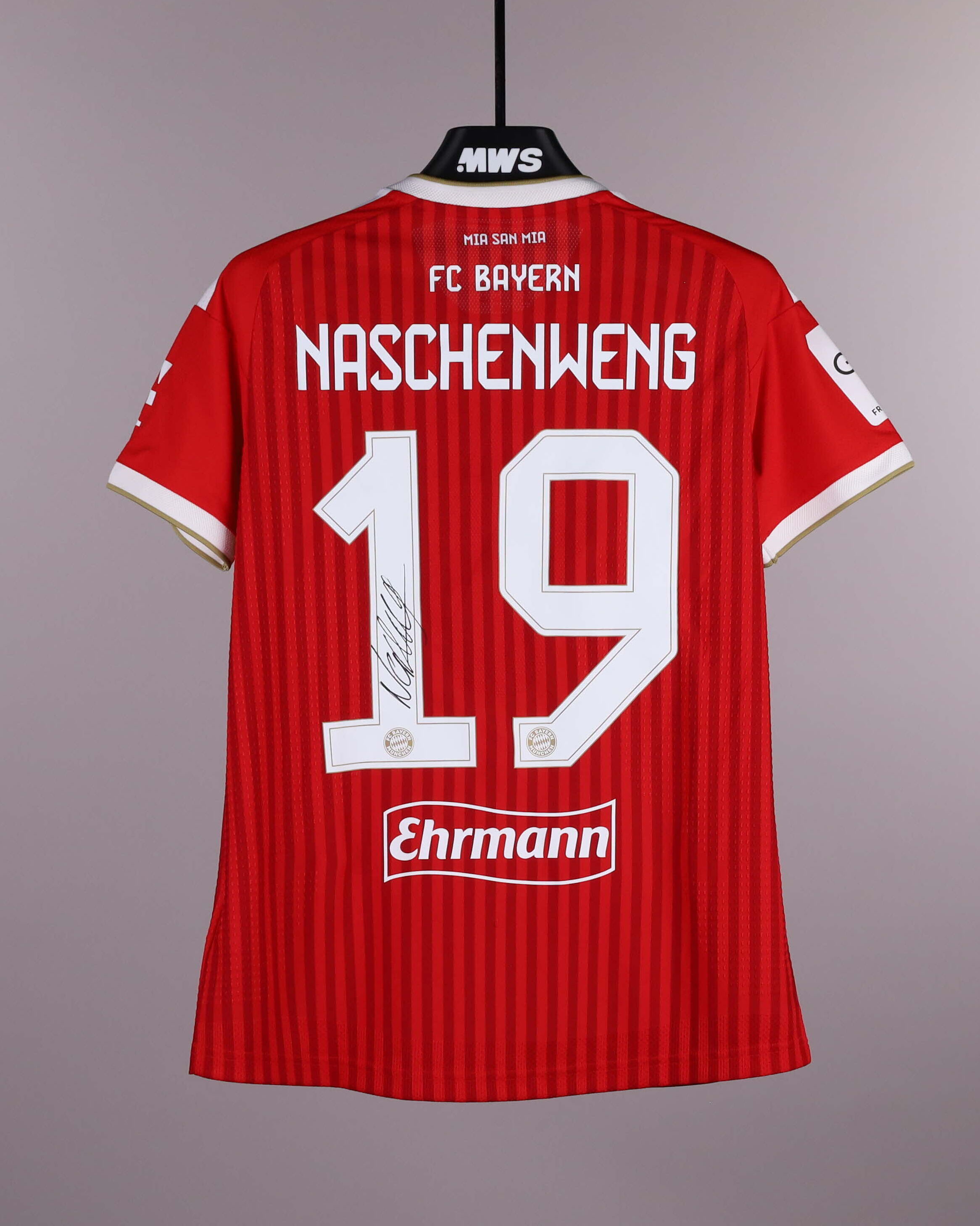 Katharina Naschenweng FC Bayern München Frauen shirt