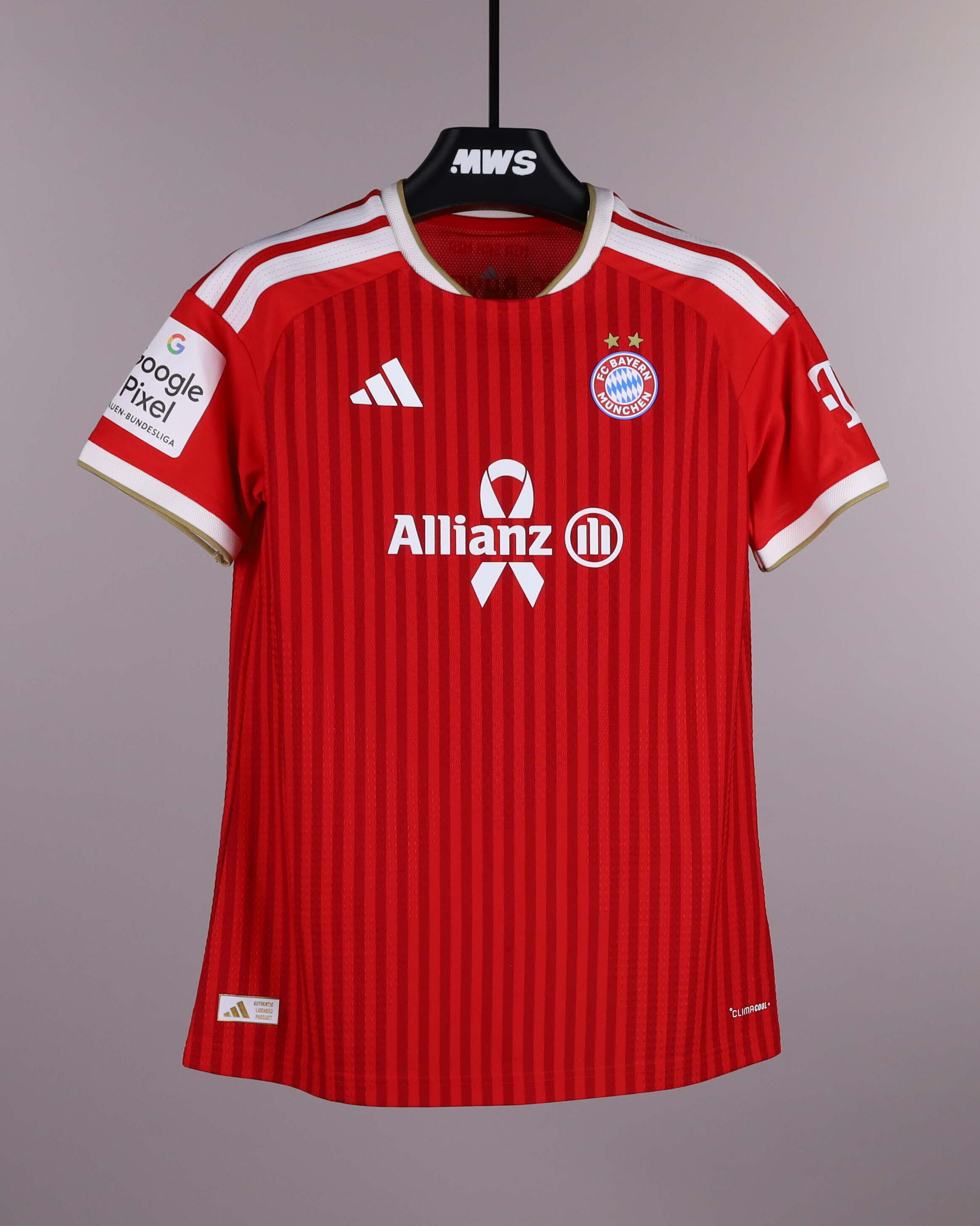 Katharina Naschenweng FC Bayern München Frauen shirt