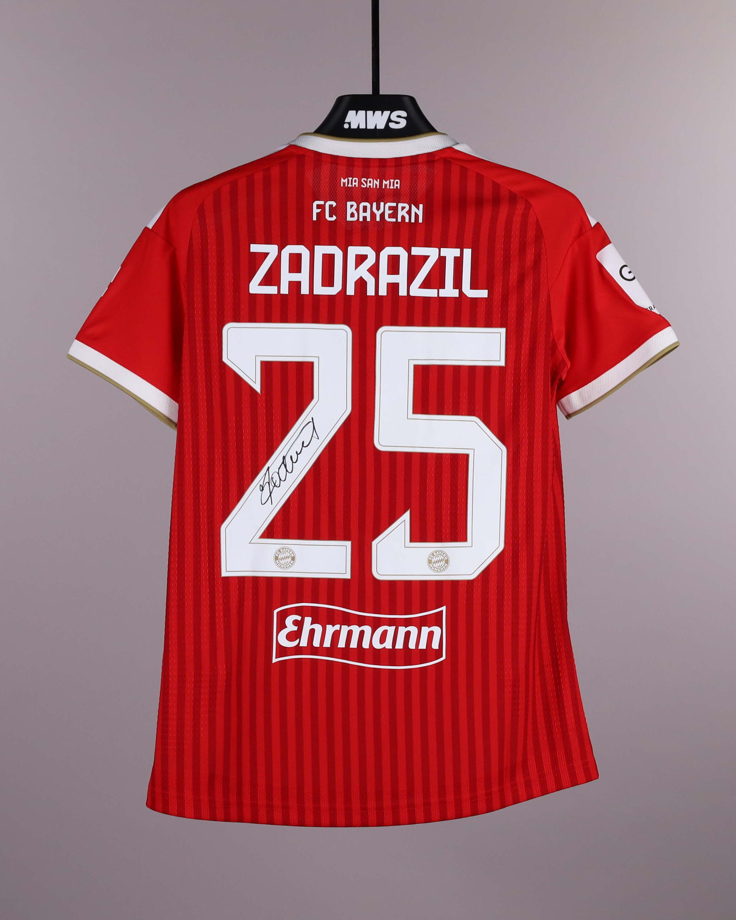 Sarah Zadrazil FC Bayern München Frauen shirt