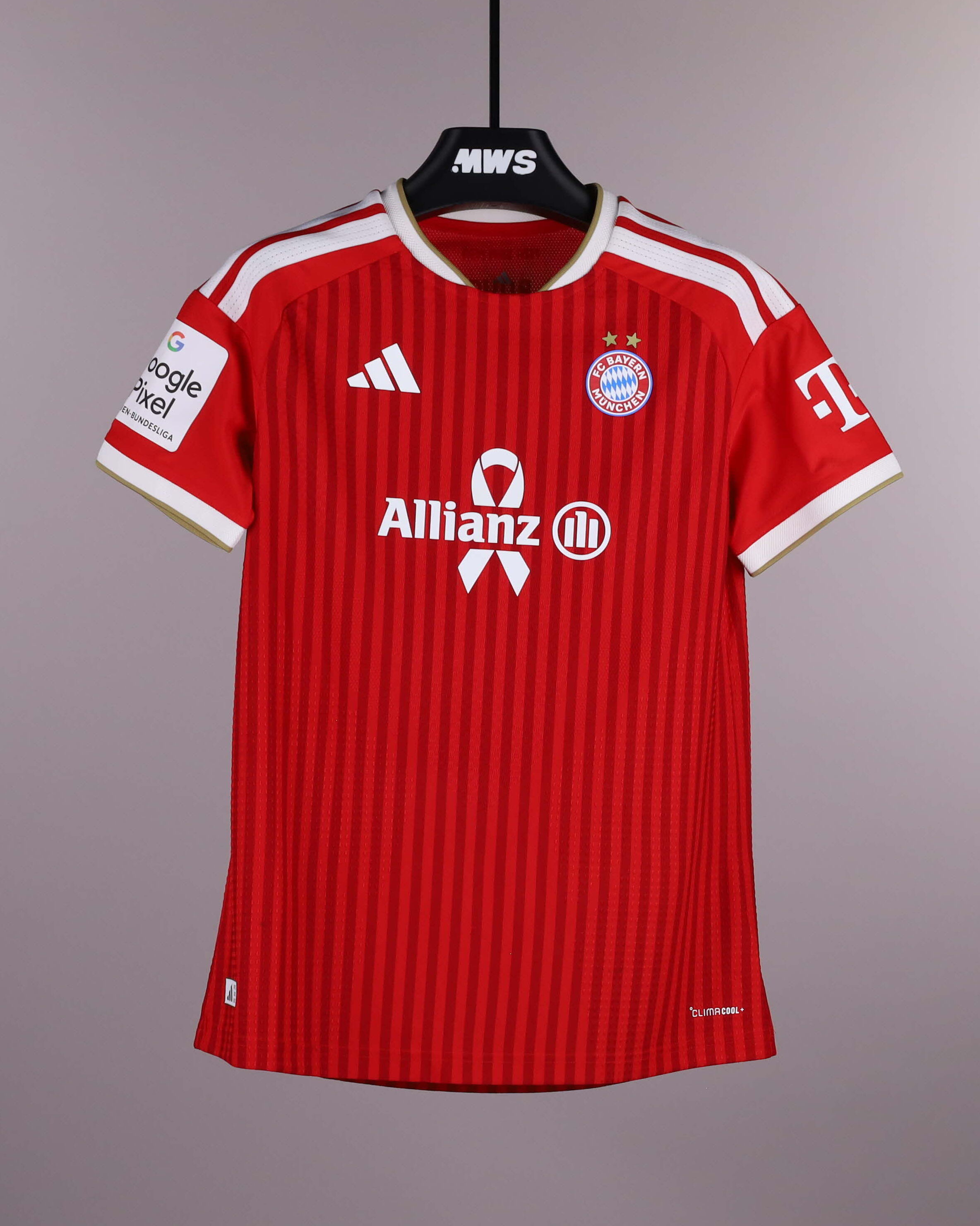 Sarah Zadrazil FC Bayern München Frauen shirt