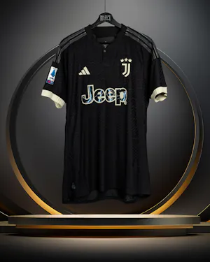 Kenan Yıldız Juventus FC shirt